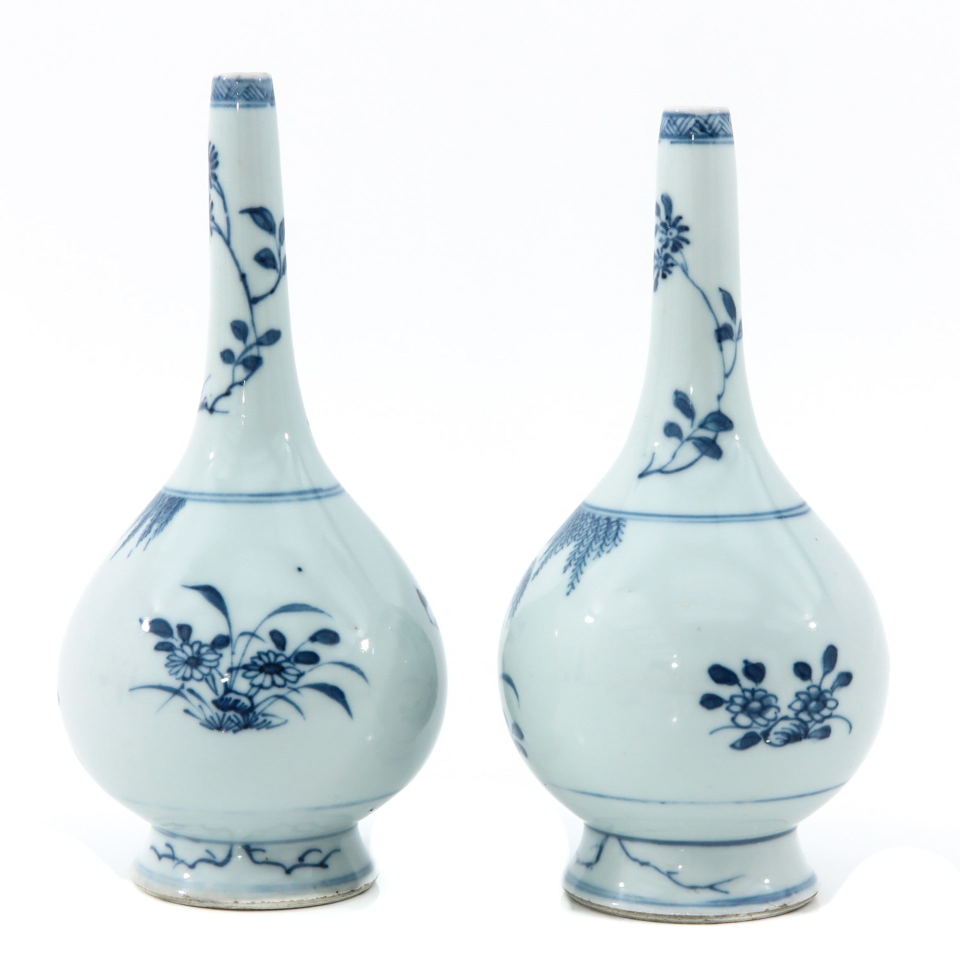 A Lot of 2 Blue and White Vases - Image 3 of 9