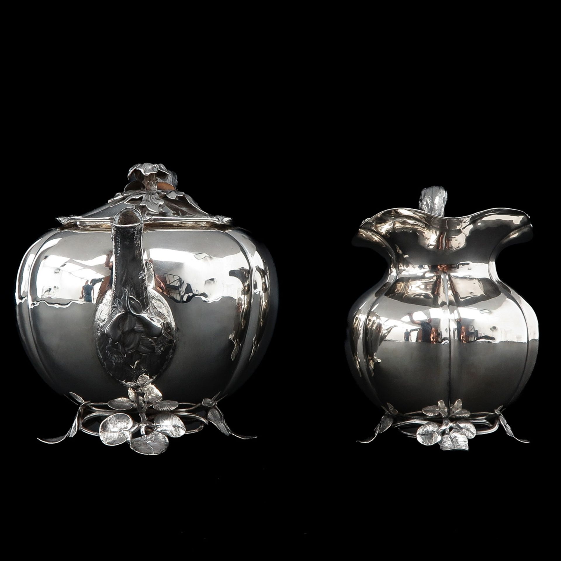 A Silver Coffee Pot and Creamer - Image 4 of 10