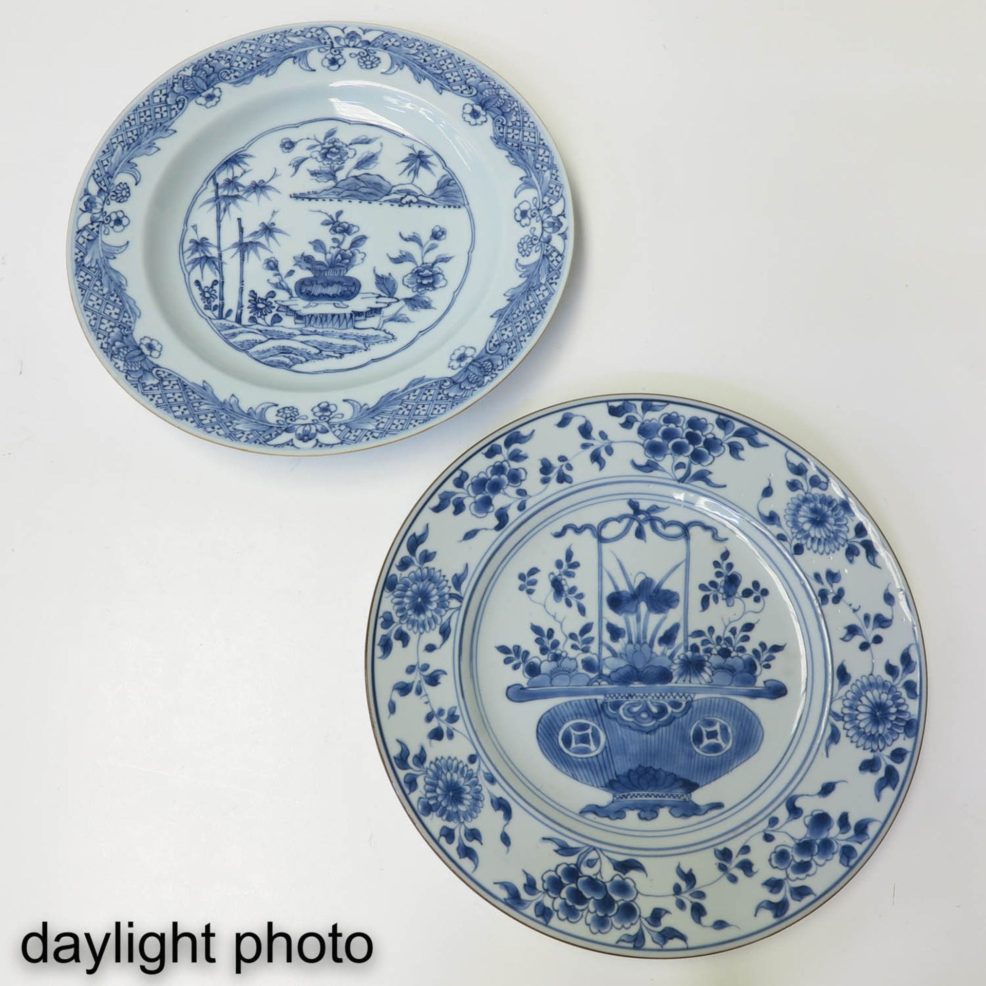 A Lot of 2 Blue and White Plates - Image 7 of 10