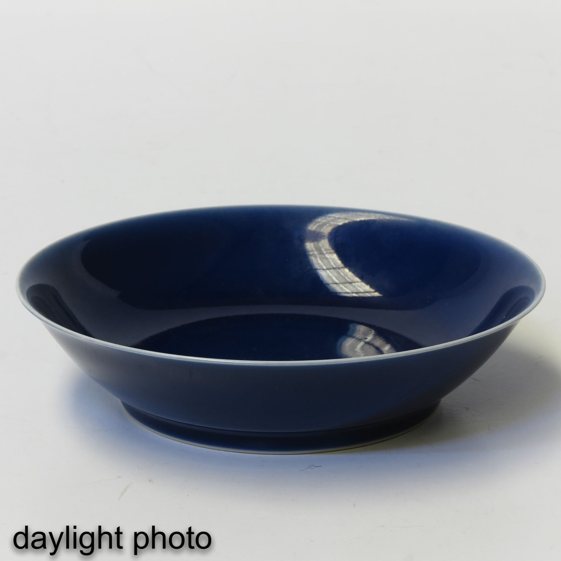 A Dark Blue Glazed Plate - Bild 3 aus 5