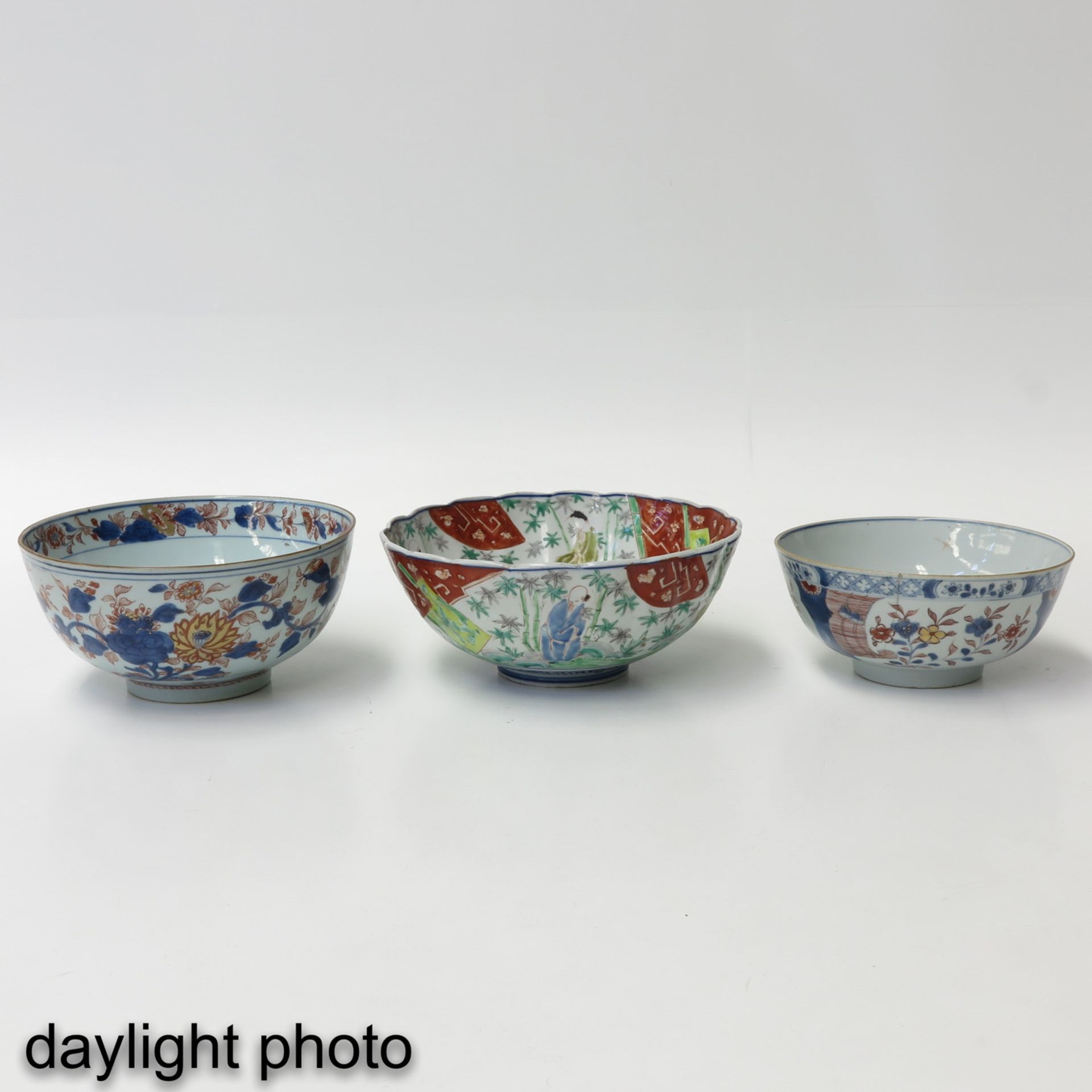 A Collection of 4 Bowls - Bild 7 aus 10