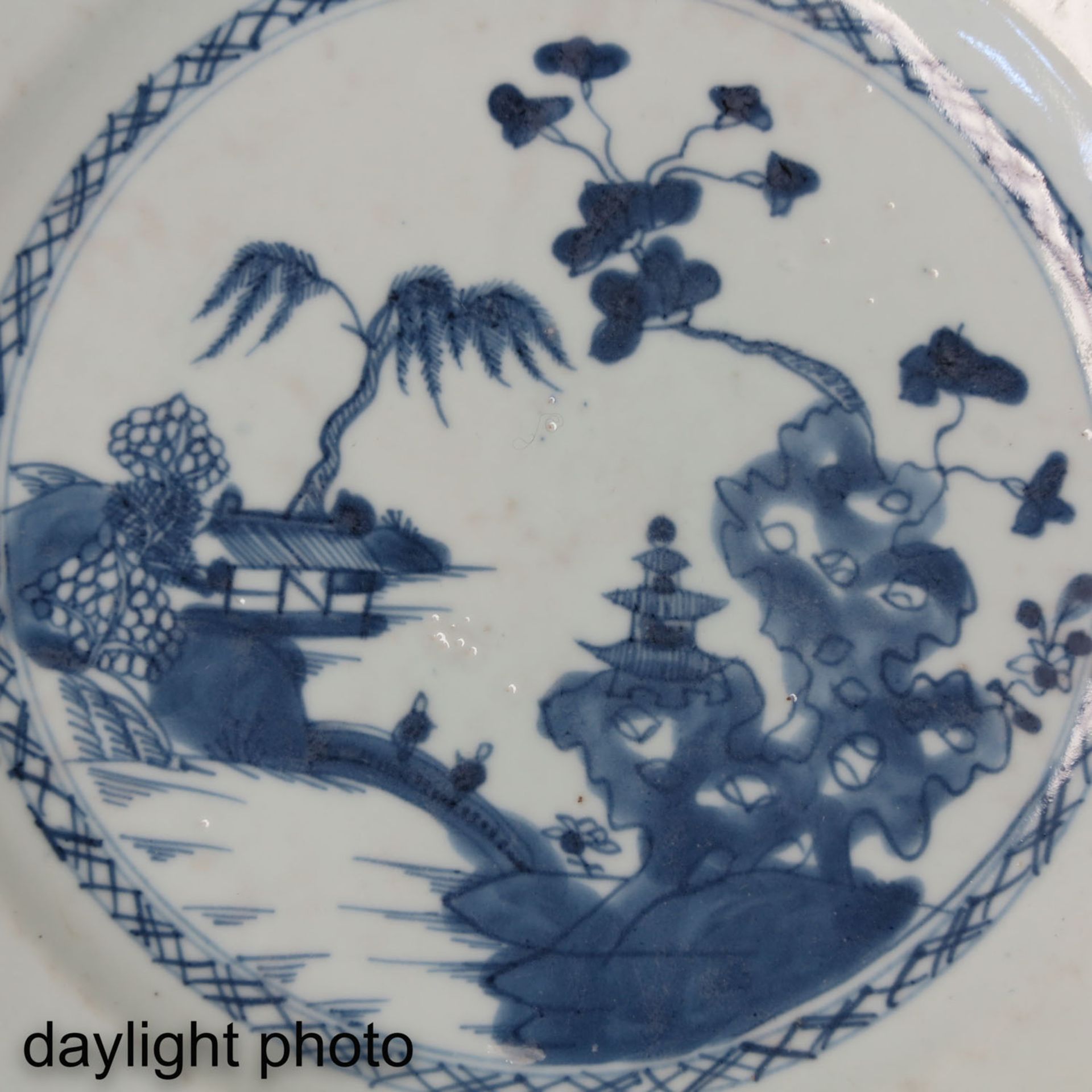 A Collection of 4 Blue and White Plates - Image 10 of 10