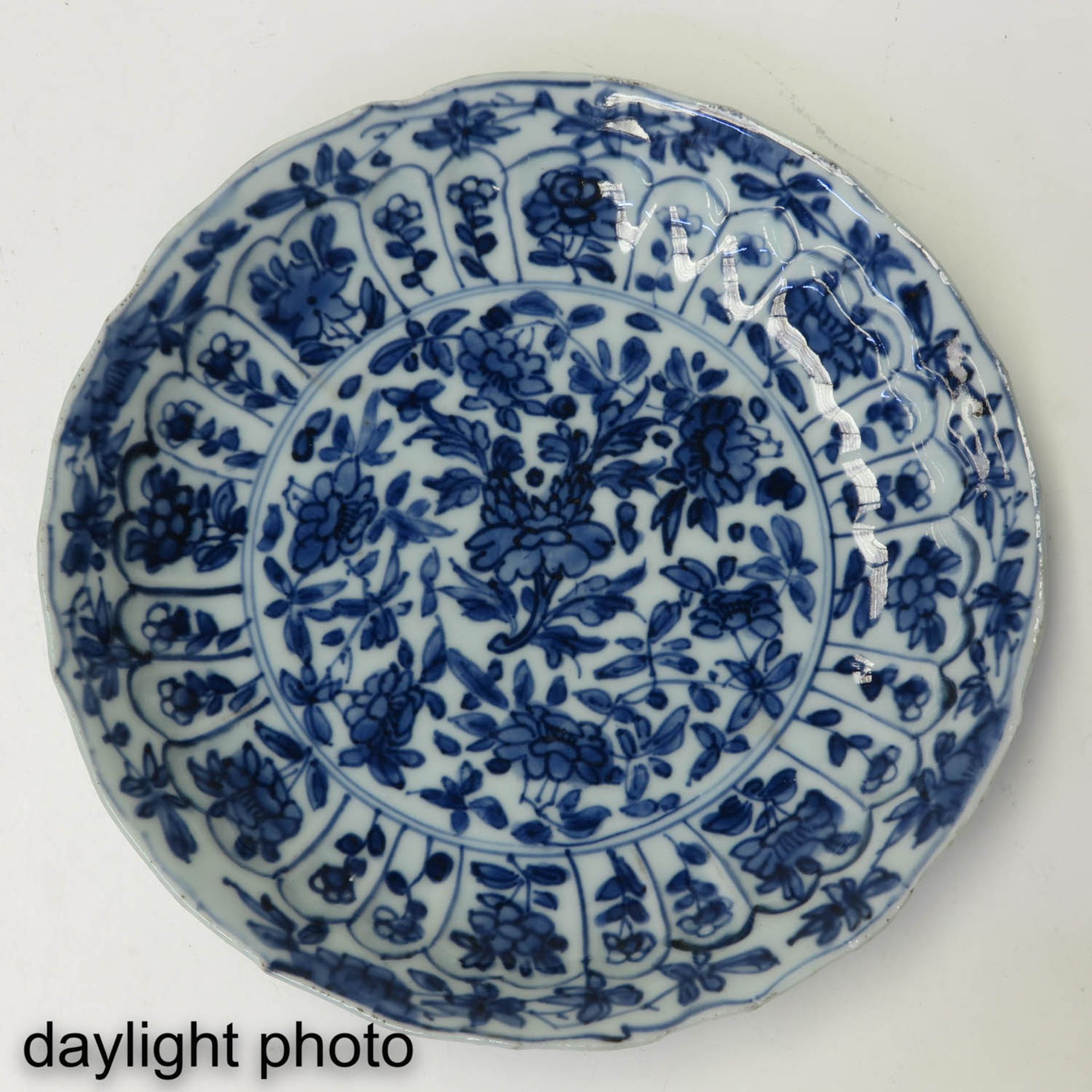 A Pair of Blue and White Plates - Image 7 of 10