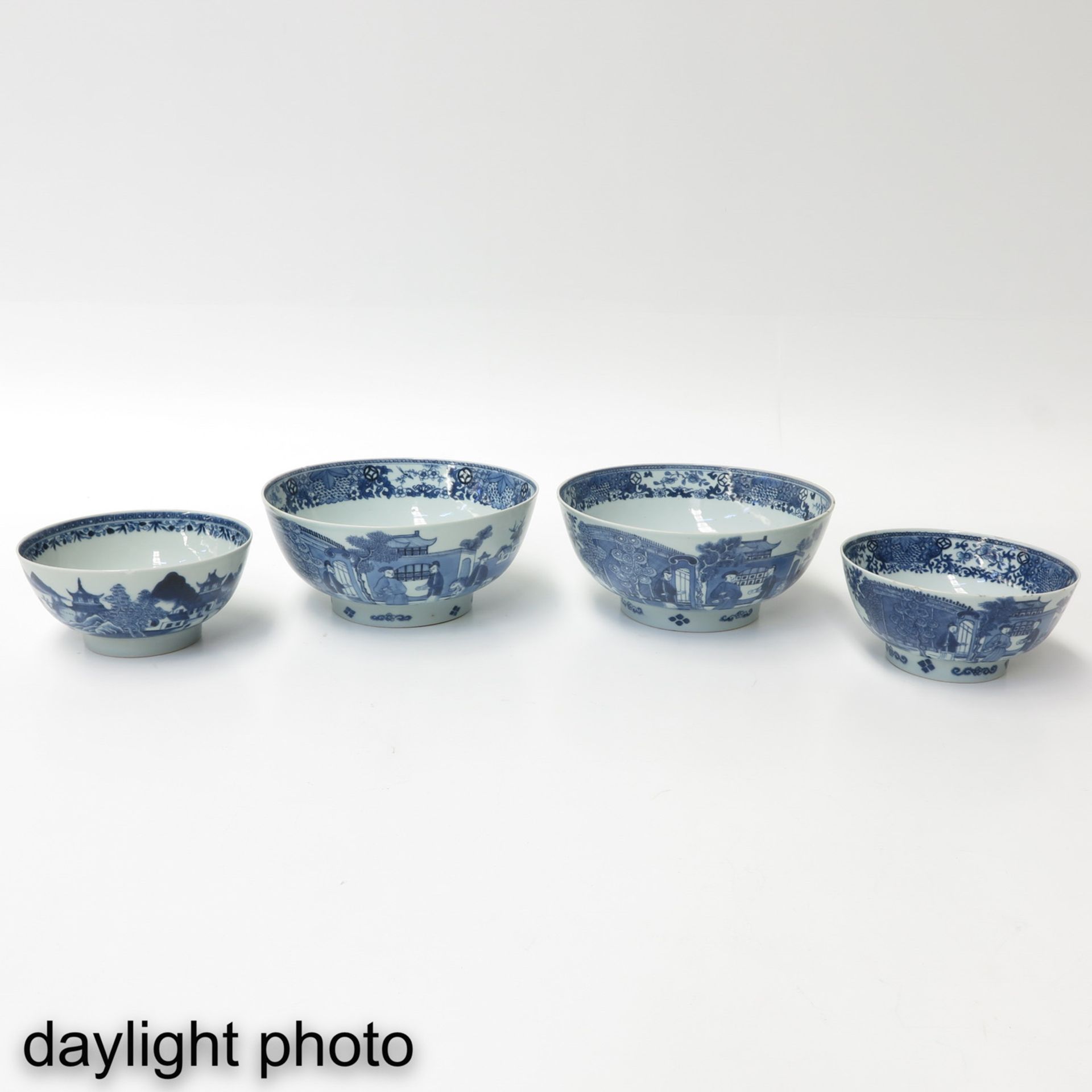 A Collection of 4 Blue and White Bowls - Image 7 of 10