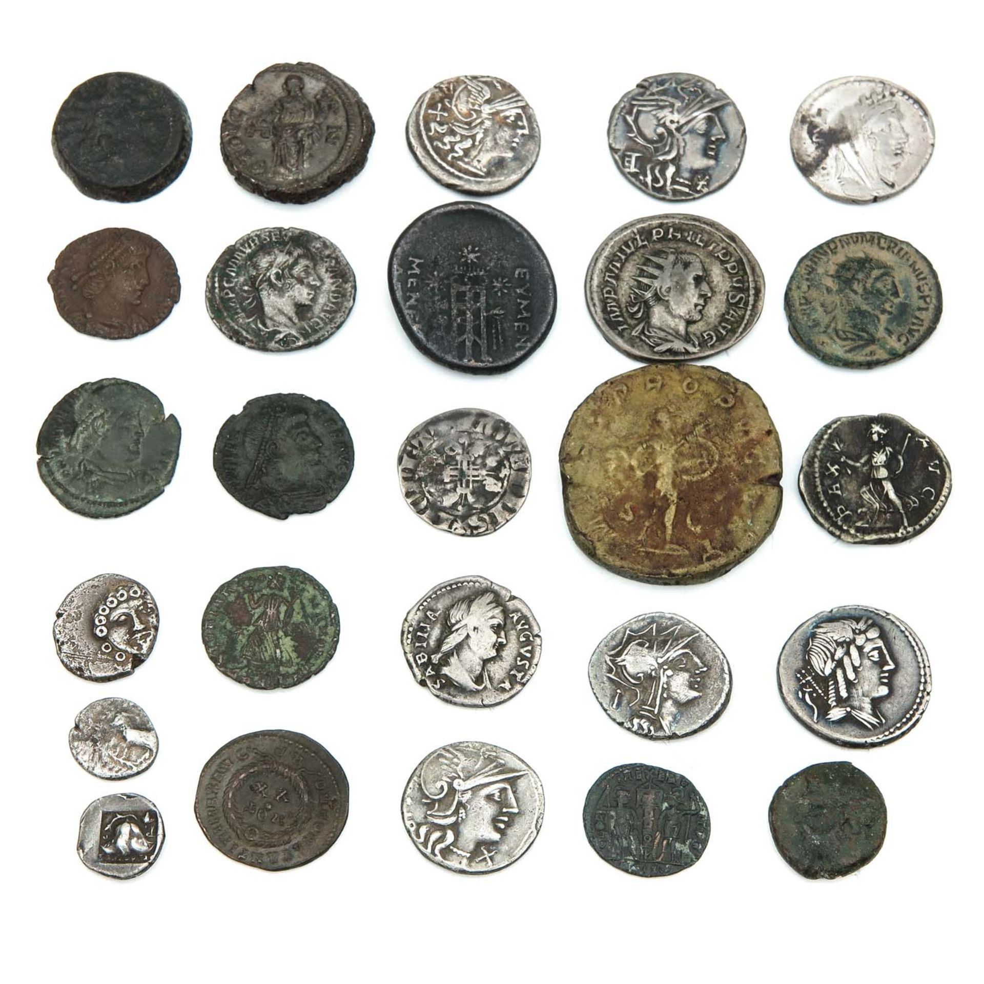 A Collection of 25 Coins - Image 2 of 10