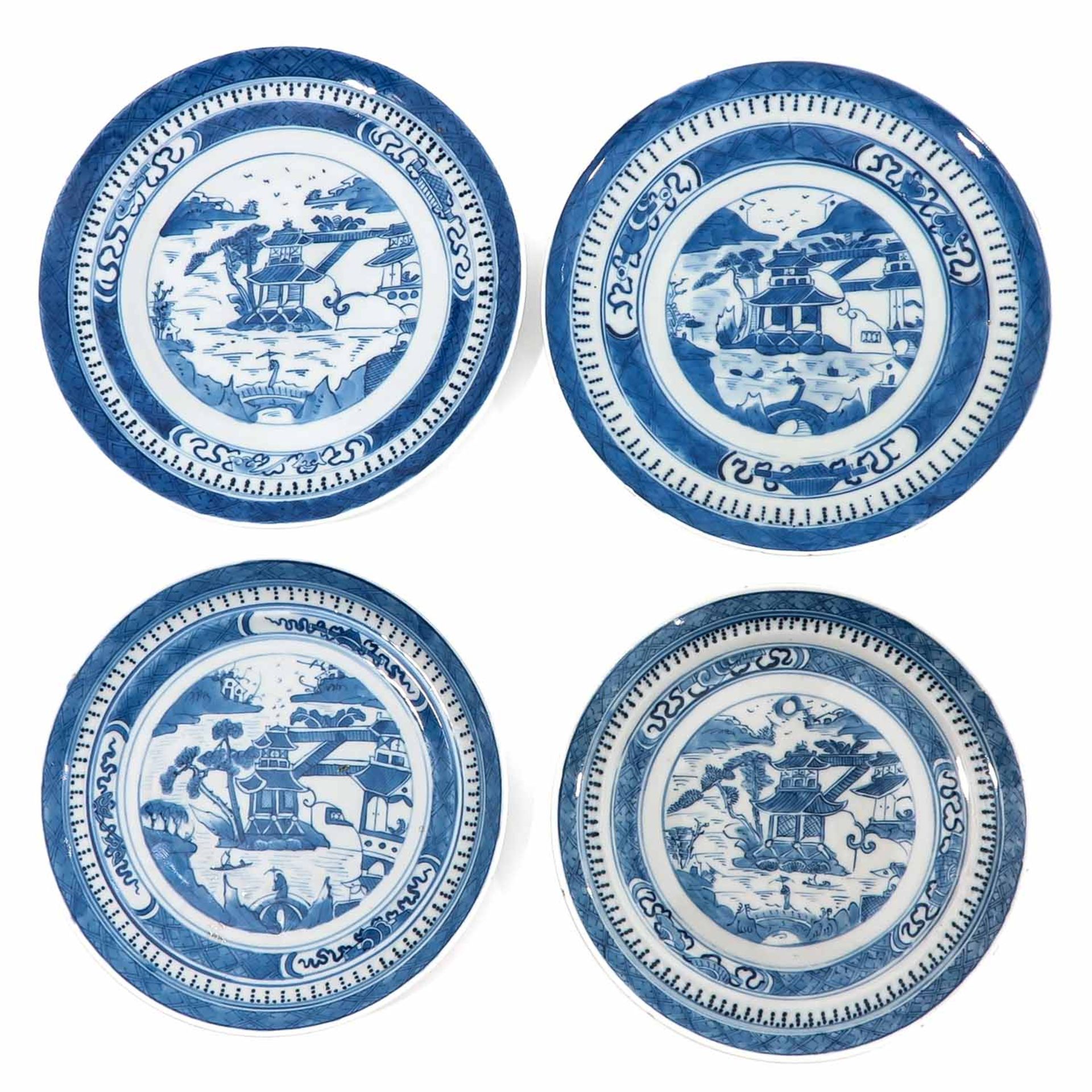 A Collection of 12 Blue and White Plates - Bild 7 aus 10