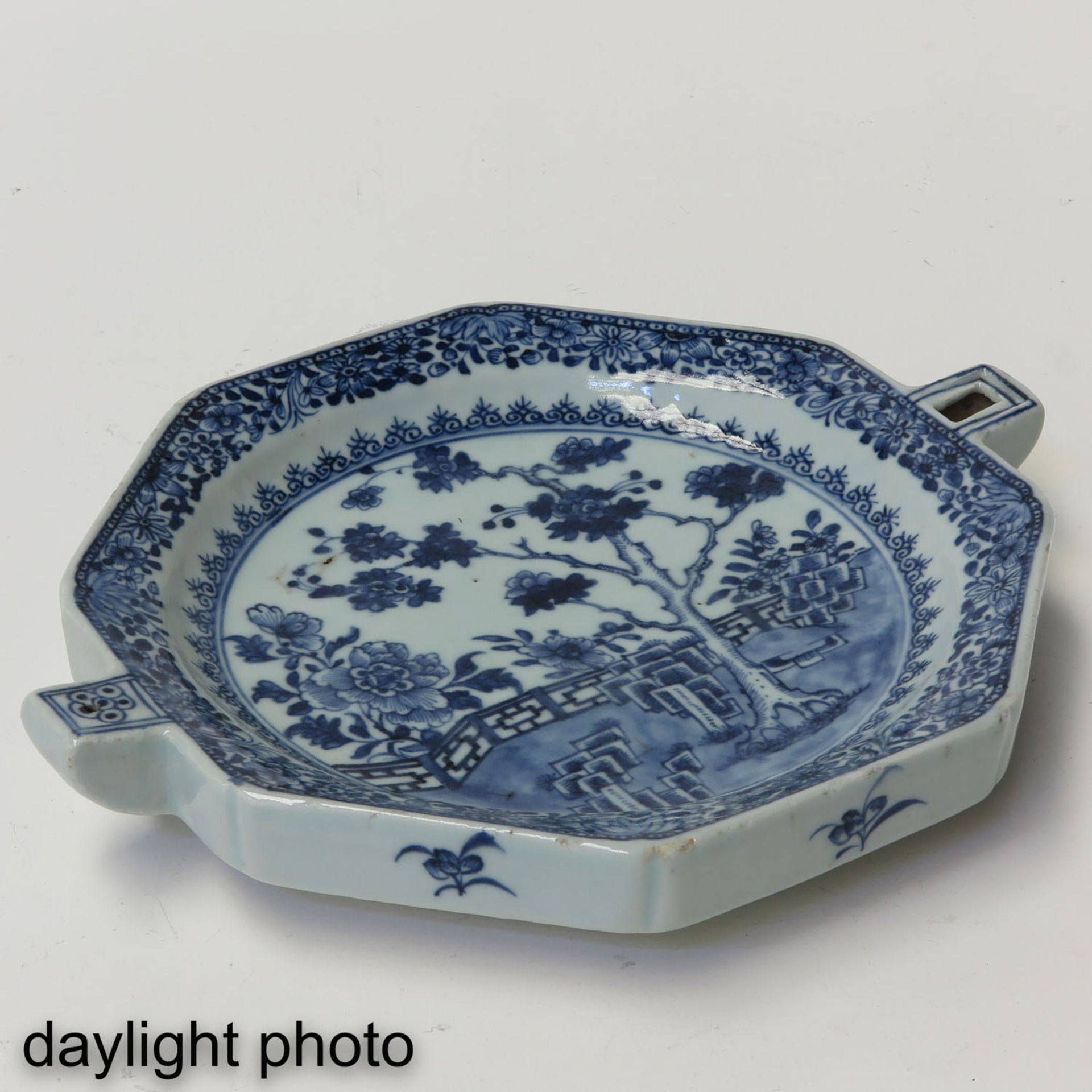 A Blue and White Warming Plate - Image 4 of 6