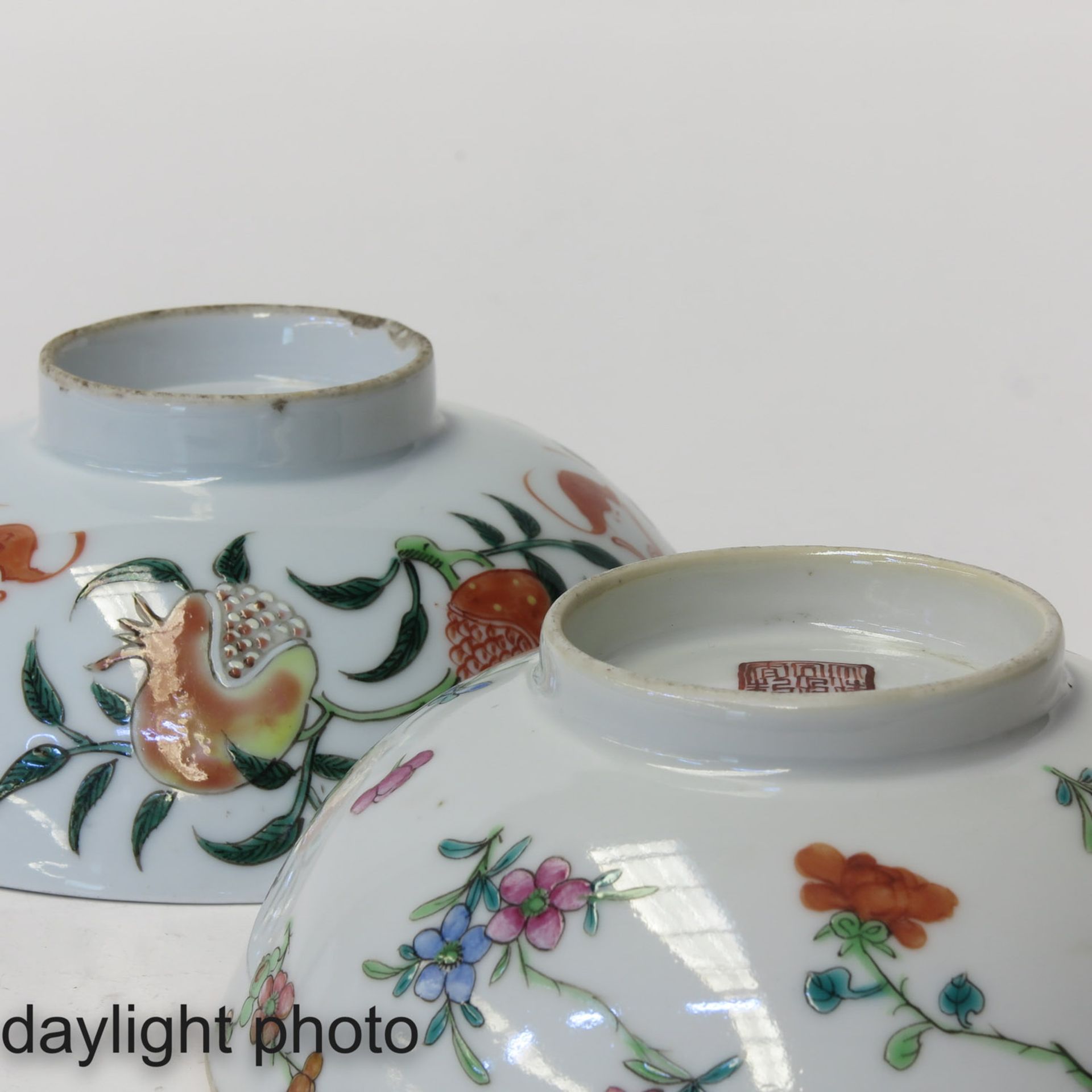 A Lot of 2 Polychrome Decor Bowls - Image 8 of 10