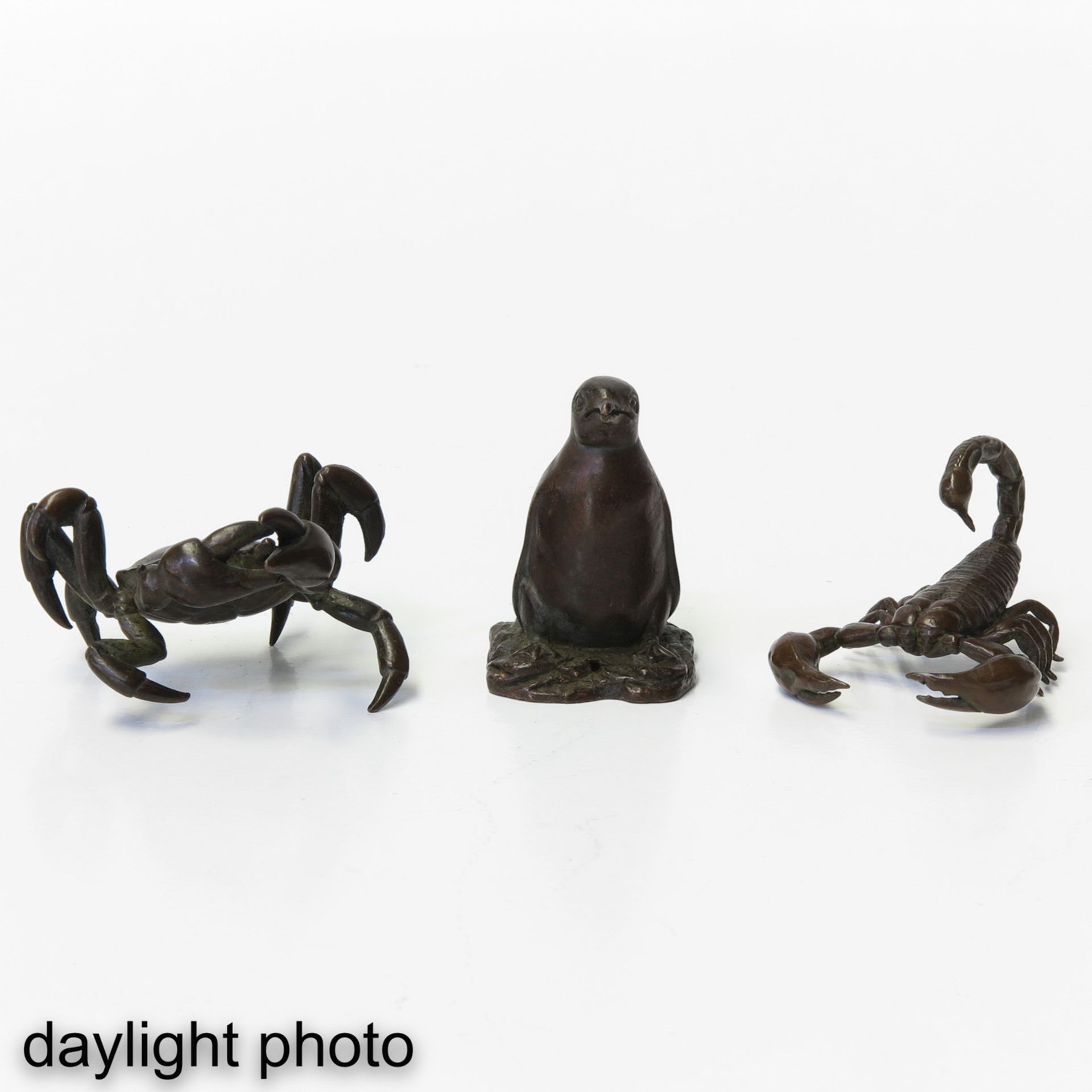 A Collection of 3 Small Bronze Sculptures - Bild 7 aus 10