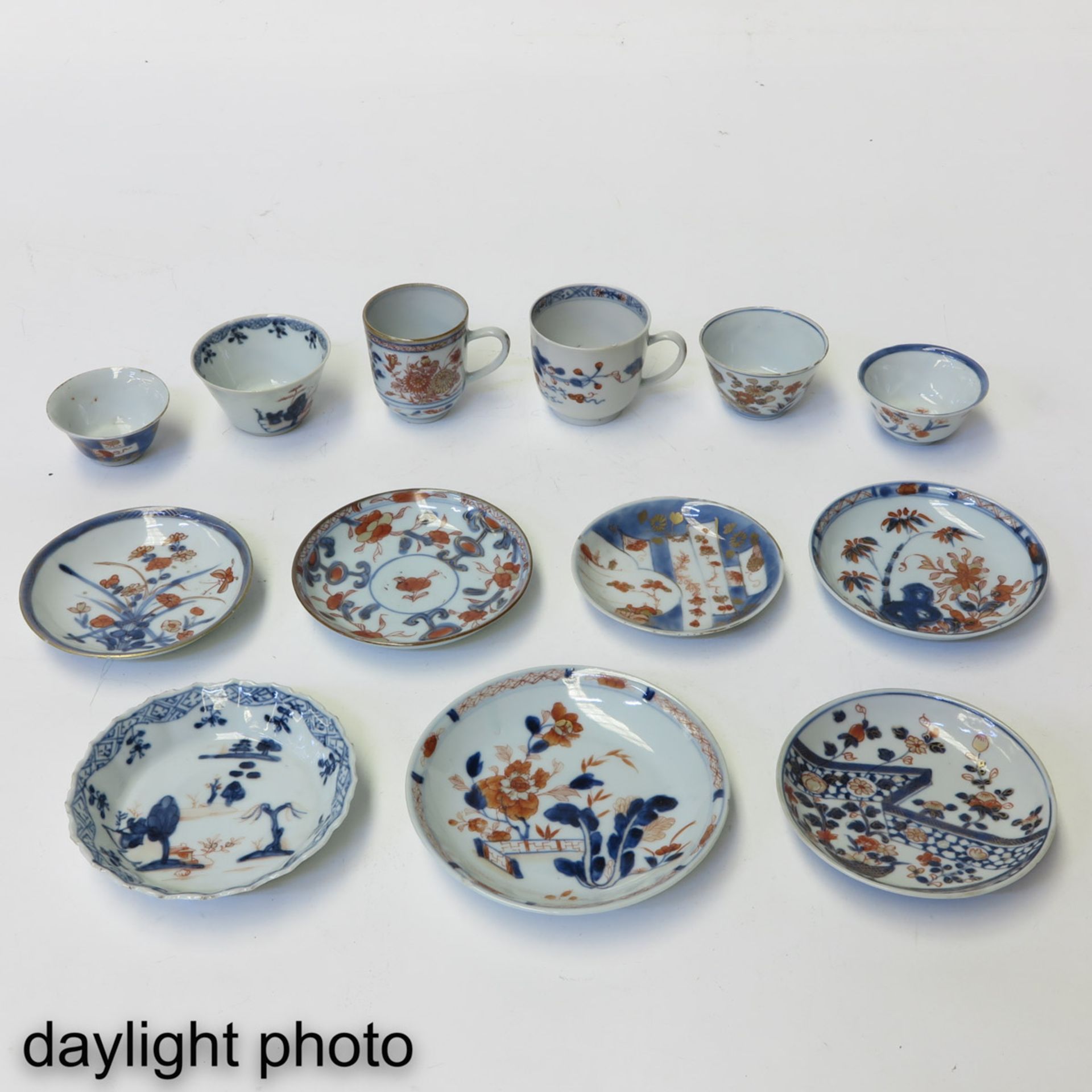 A Large Collection of Cups and Saucers - Bild 9 aus 10