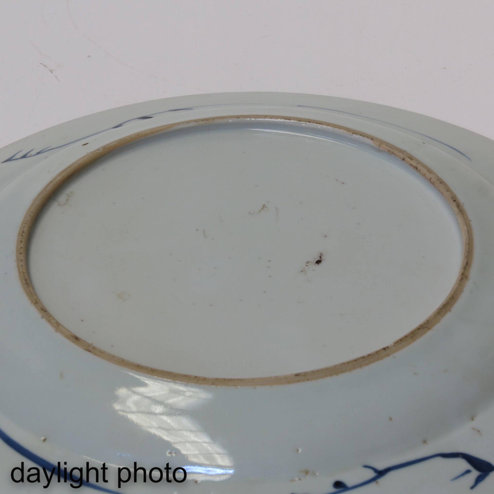 A Lot of 2 Blue and White Plates - Image 8 of 9