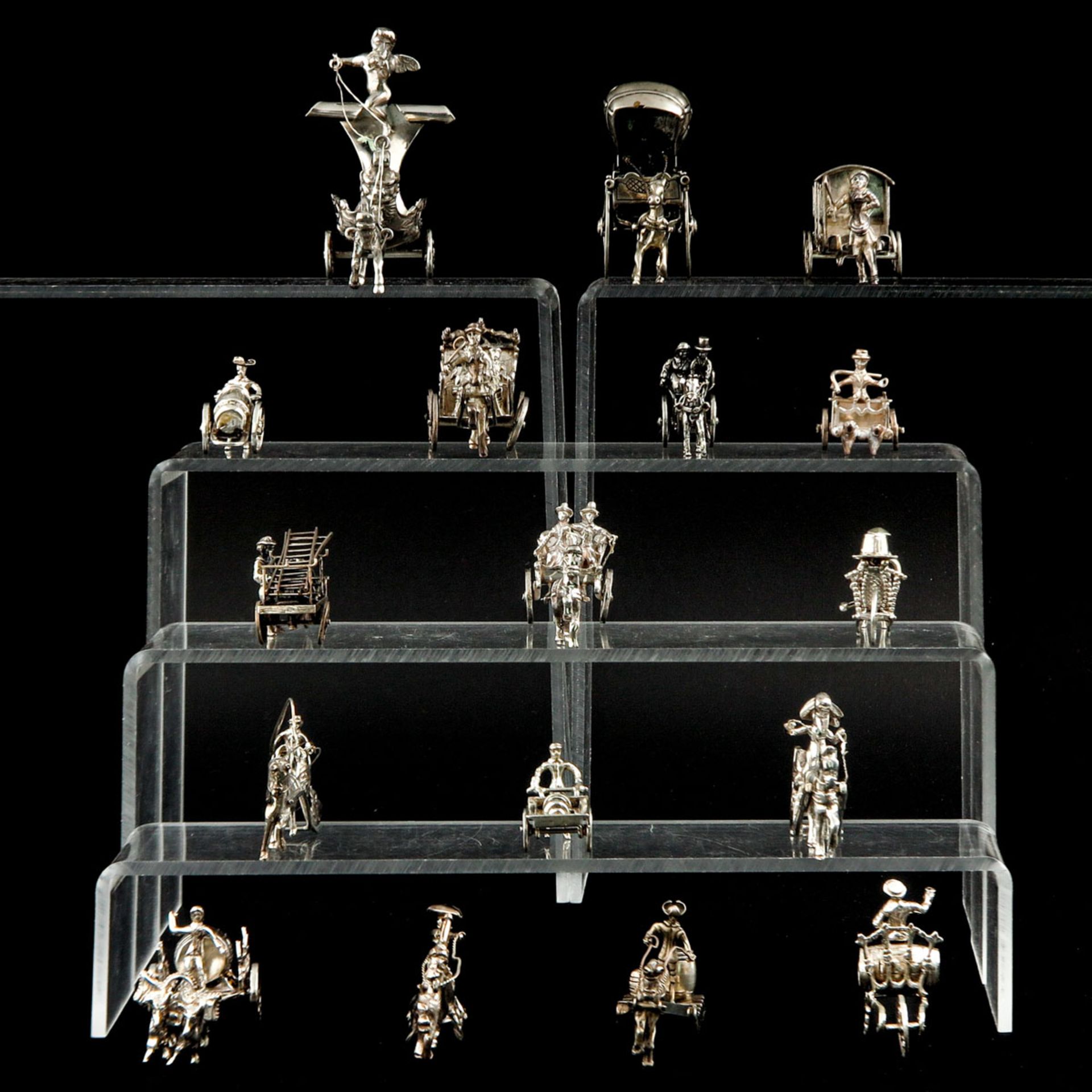 A Collection of 17 Pieces of Miniature Silver - Bild 4 aus 10