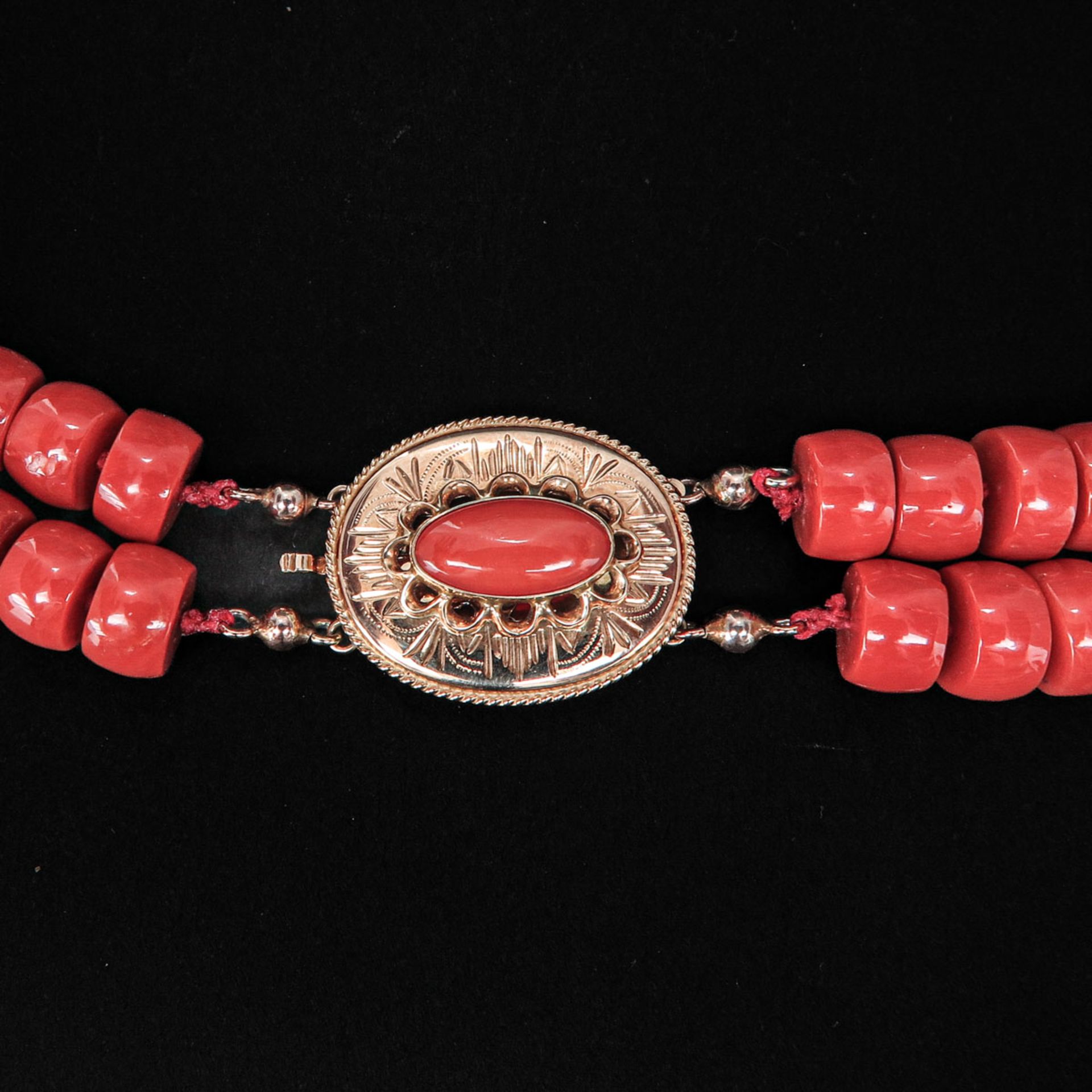 A Double Strand Red Coral Necklace - Image 3 of 4