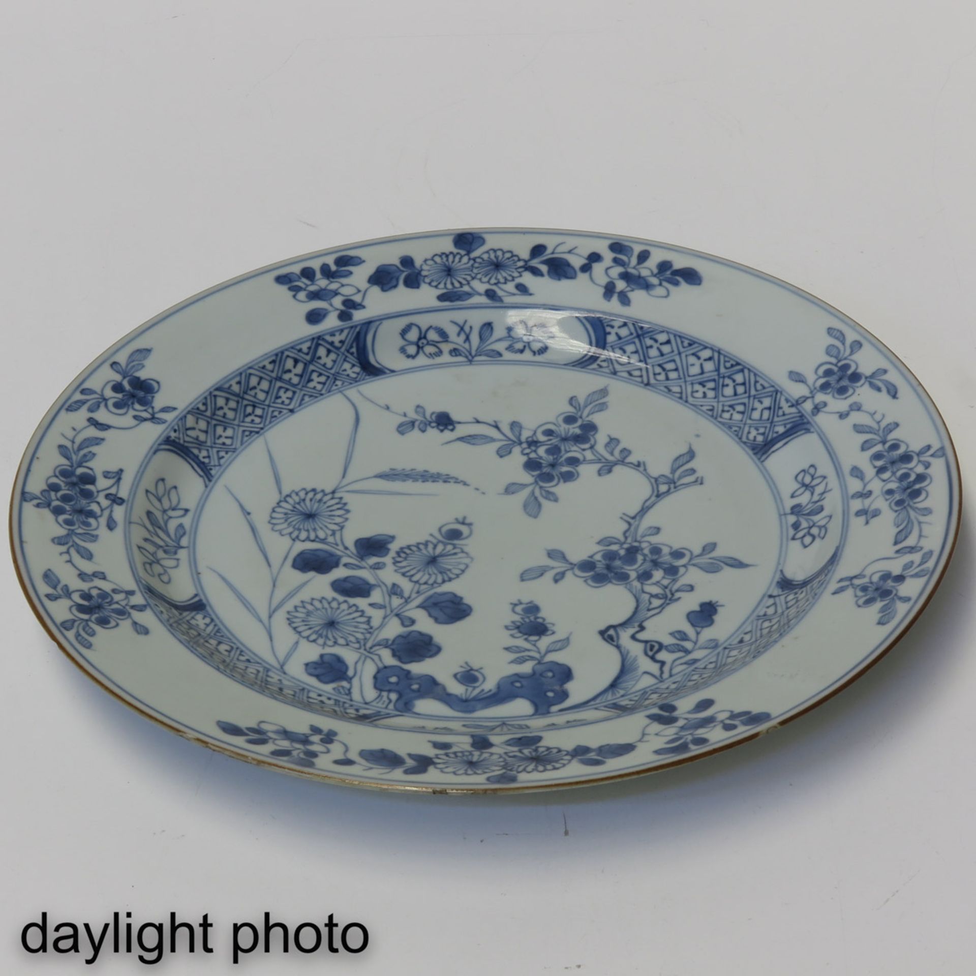 A Lot of 2 Blue and White Plates - Image 7 of 9