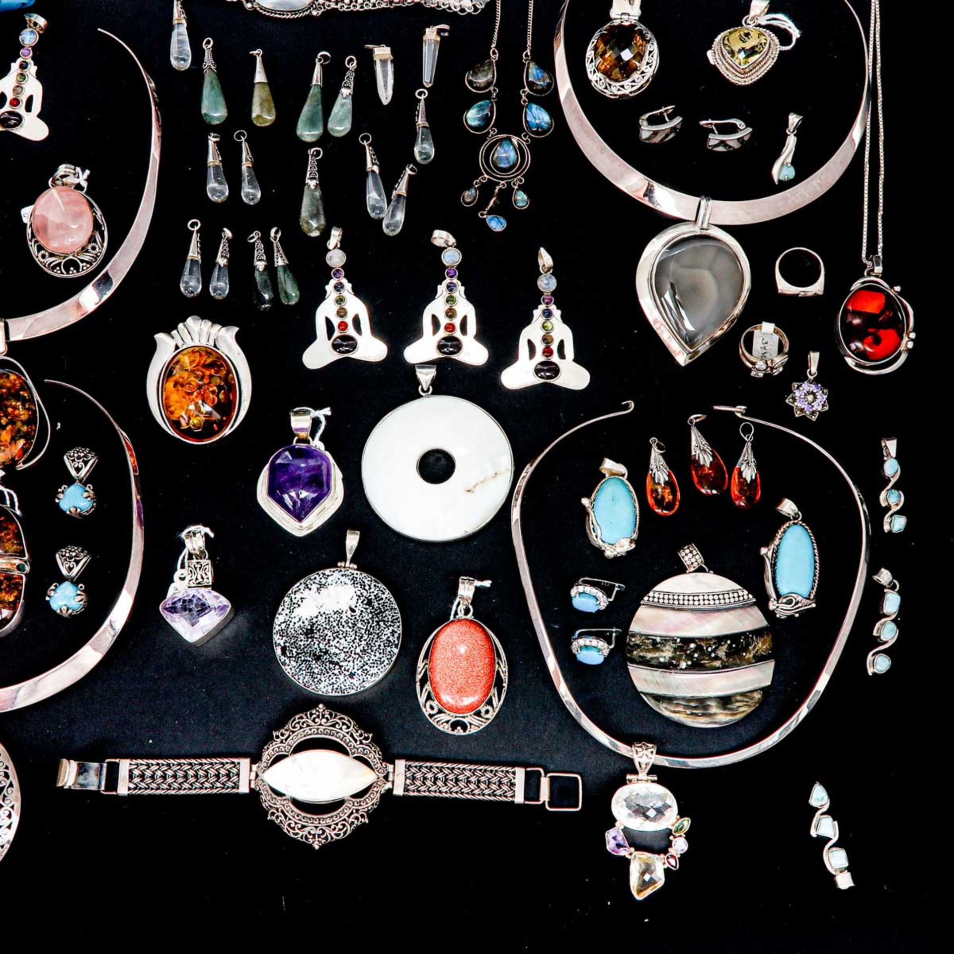 A Large Collection of Silver Jewelry - Image 5 of 5