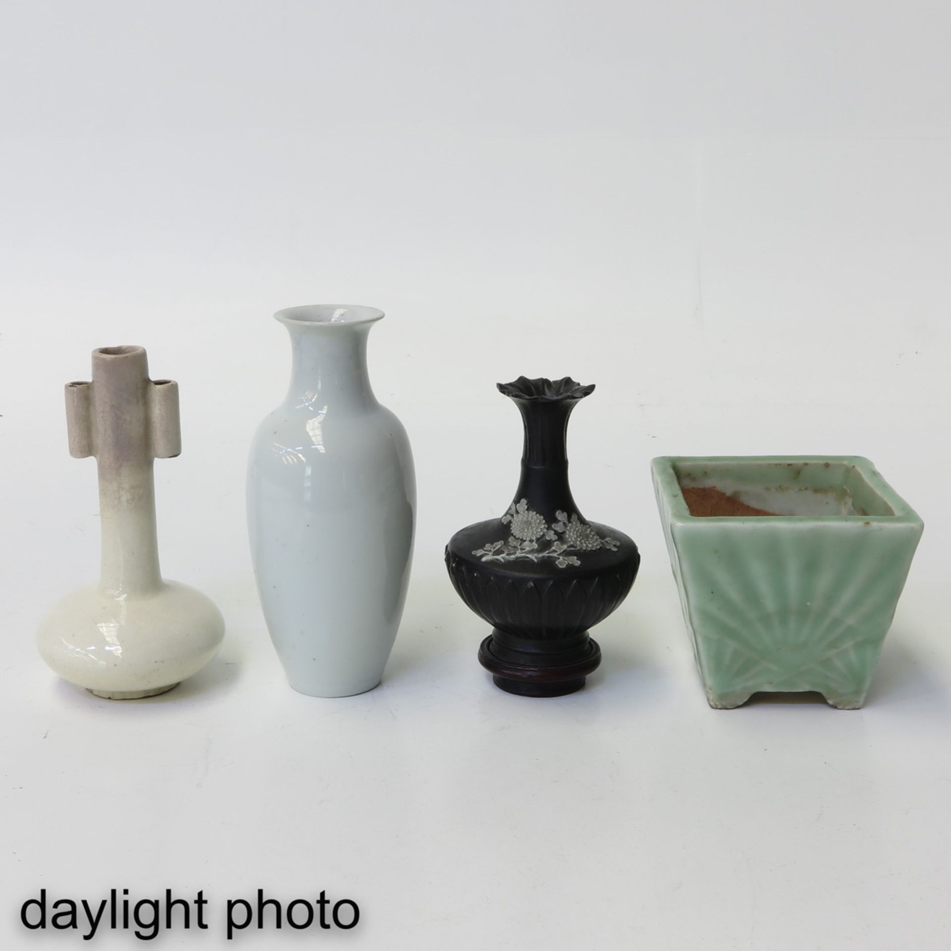 A Diverse Collection of Porcelain - Bild 7 aus 8