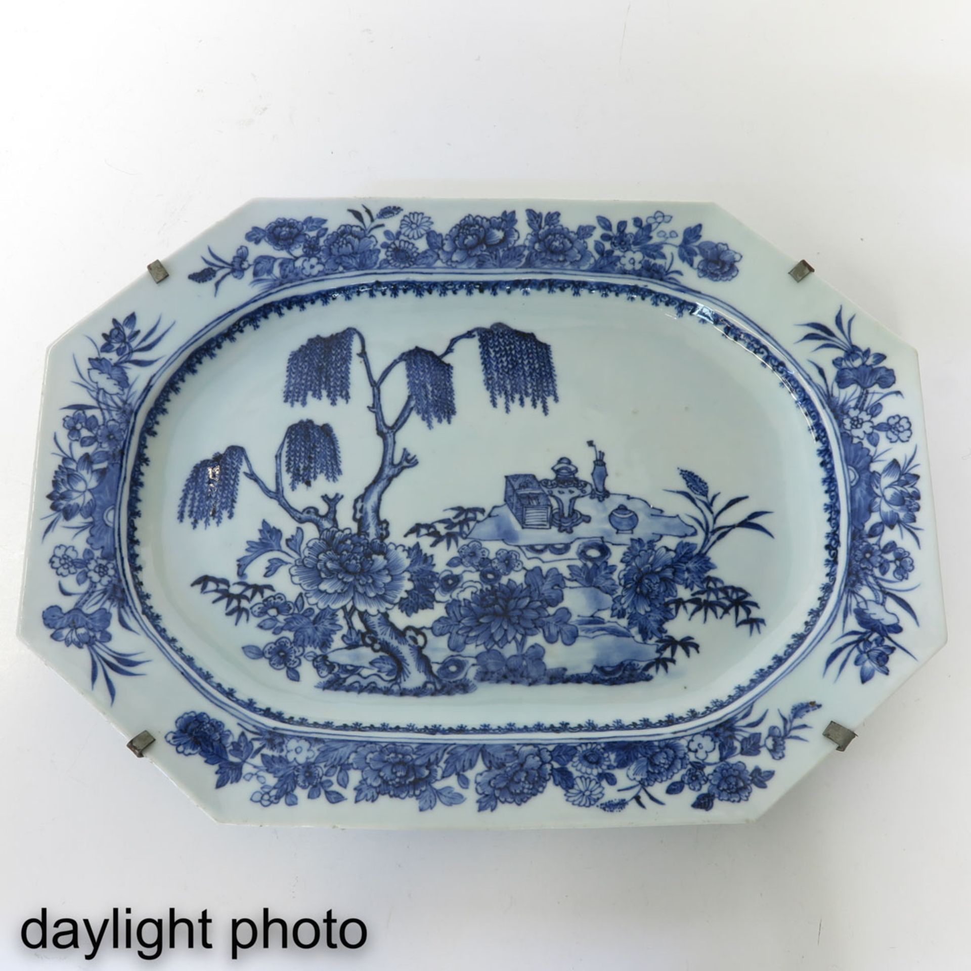 A Blue and White Serving Tray - Image 5 of 7