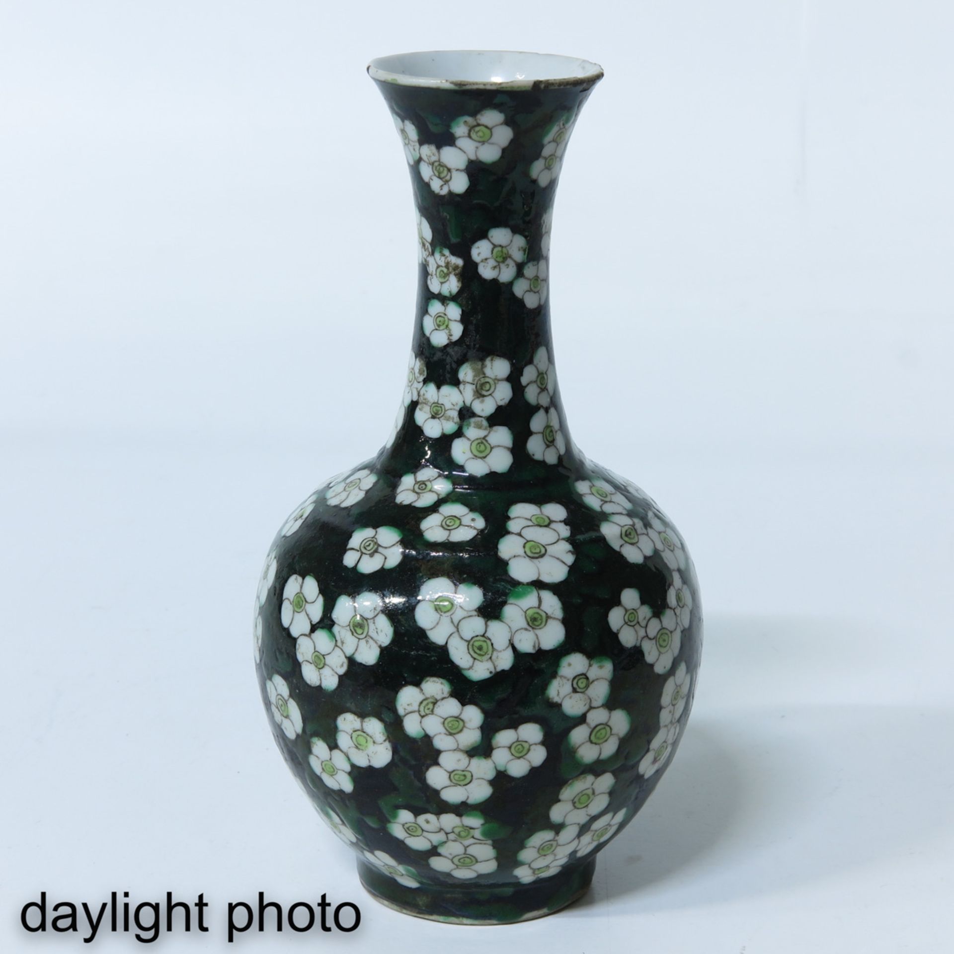 A Green Glaze Vase - Bild 7 aus 8