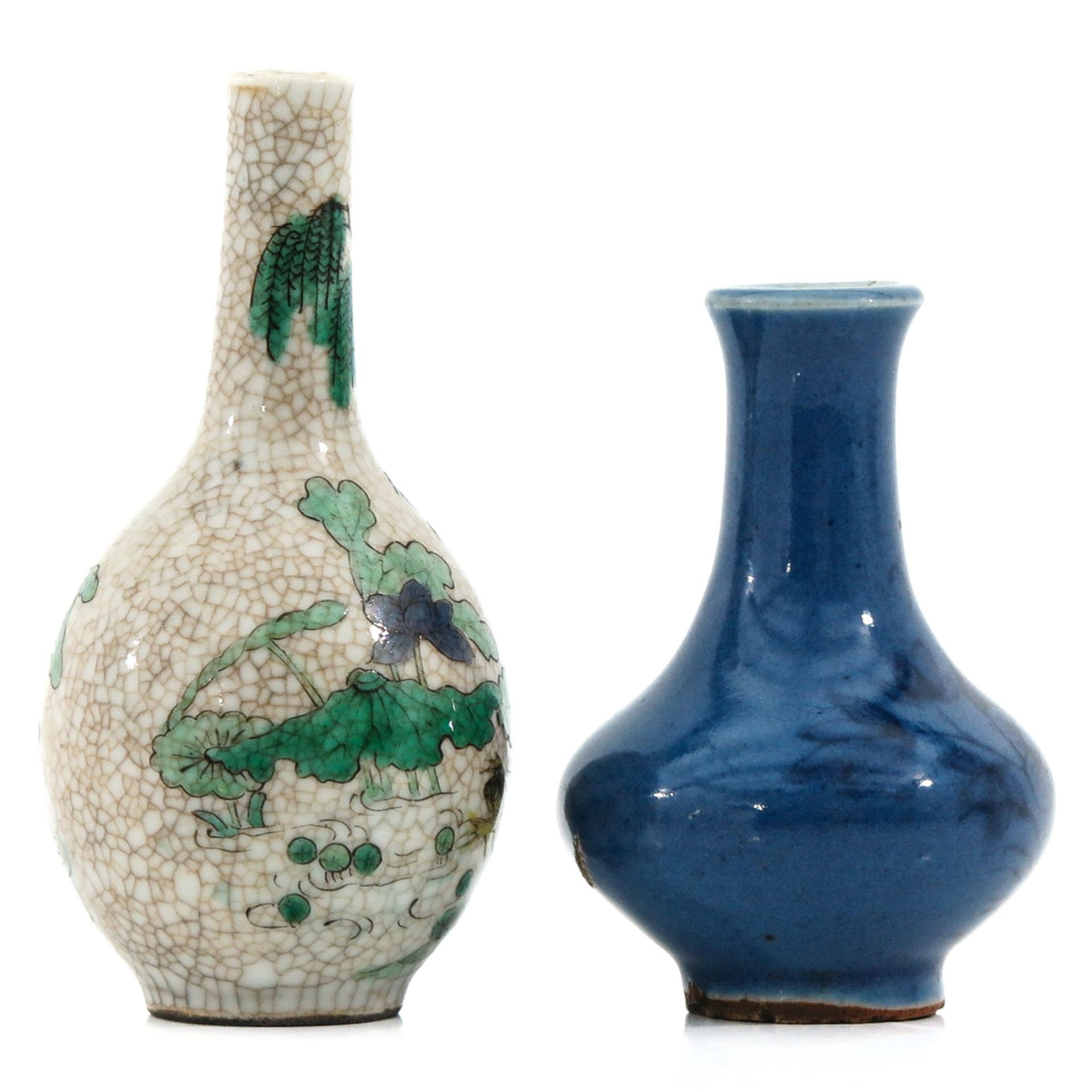 A Lot of 2 Small Vases - Image 4 of 10