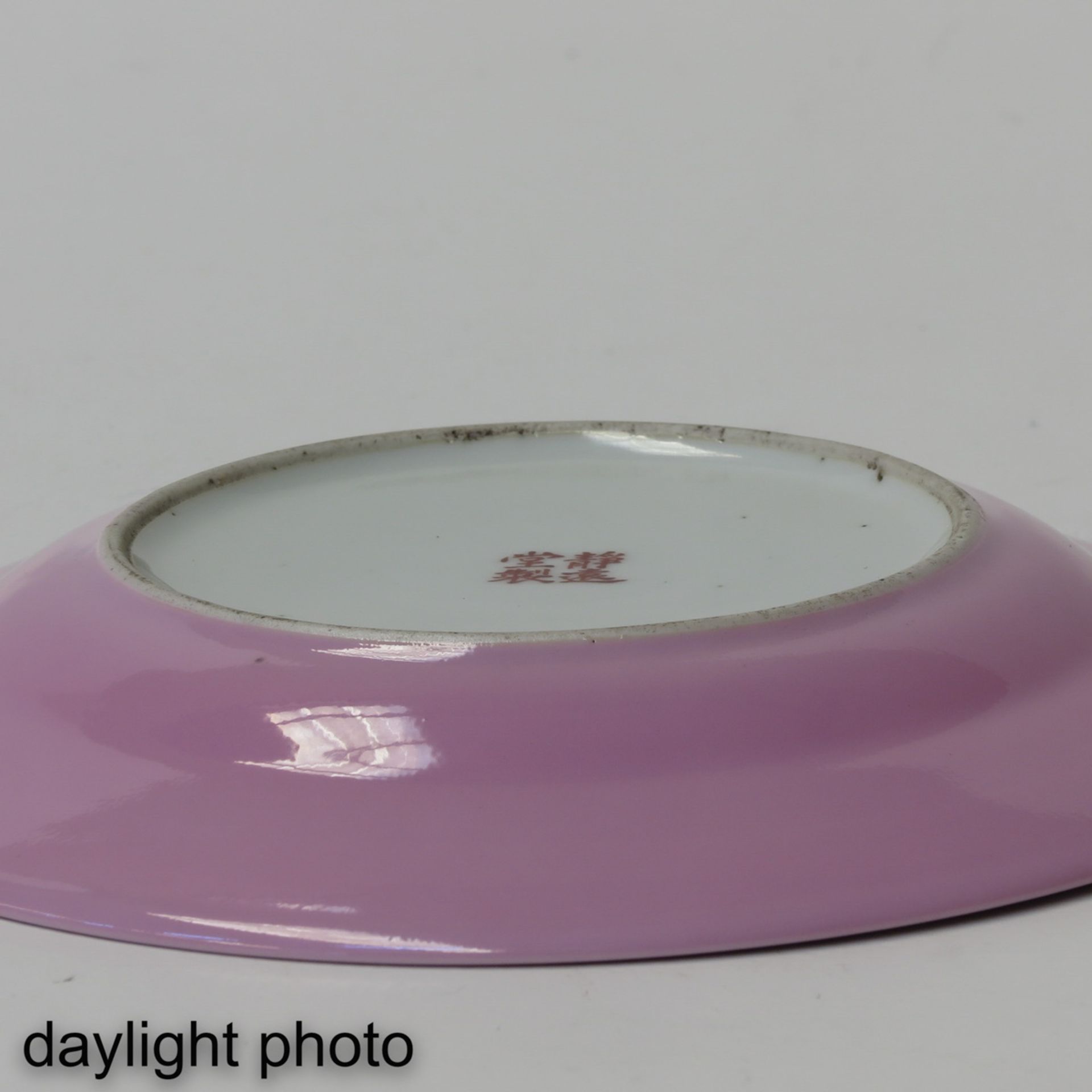 A Pink Glazed Plate - Bild 4 aus 5