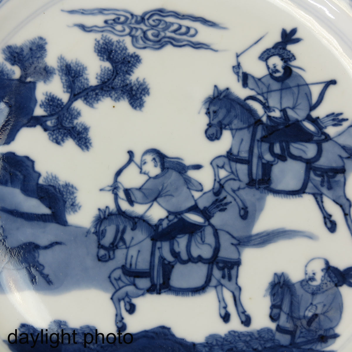 A Pair of Blue and White Plates - Image 10 of 10