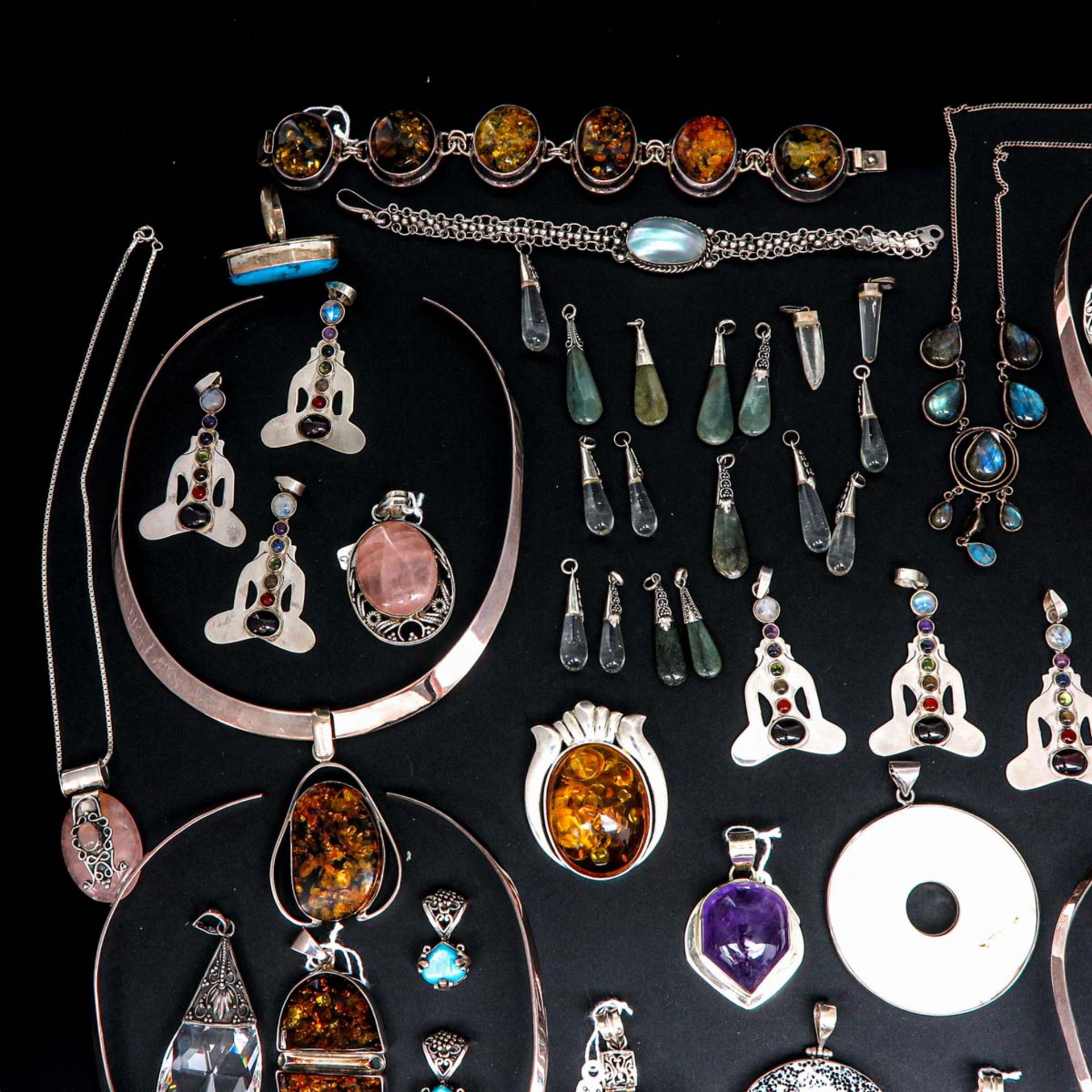 A Large Collection of Silver Jewelry - Image 2 of 5