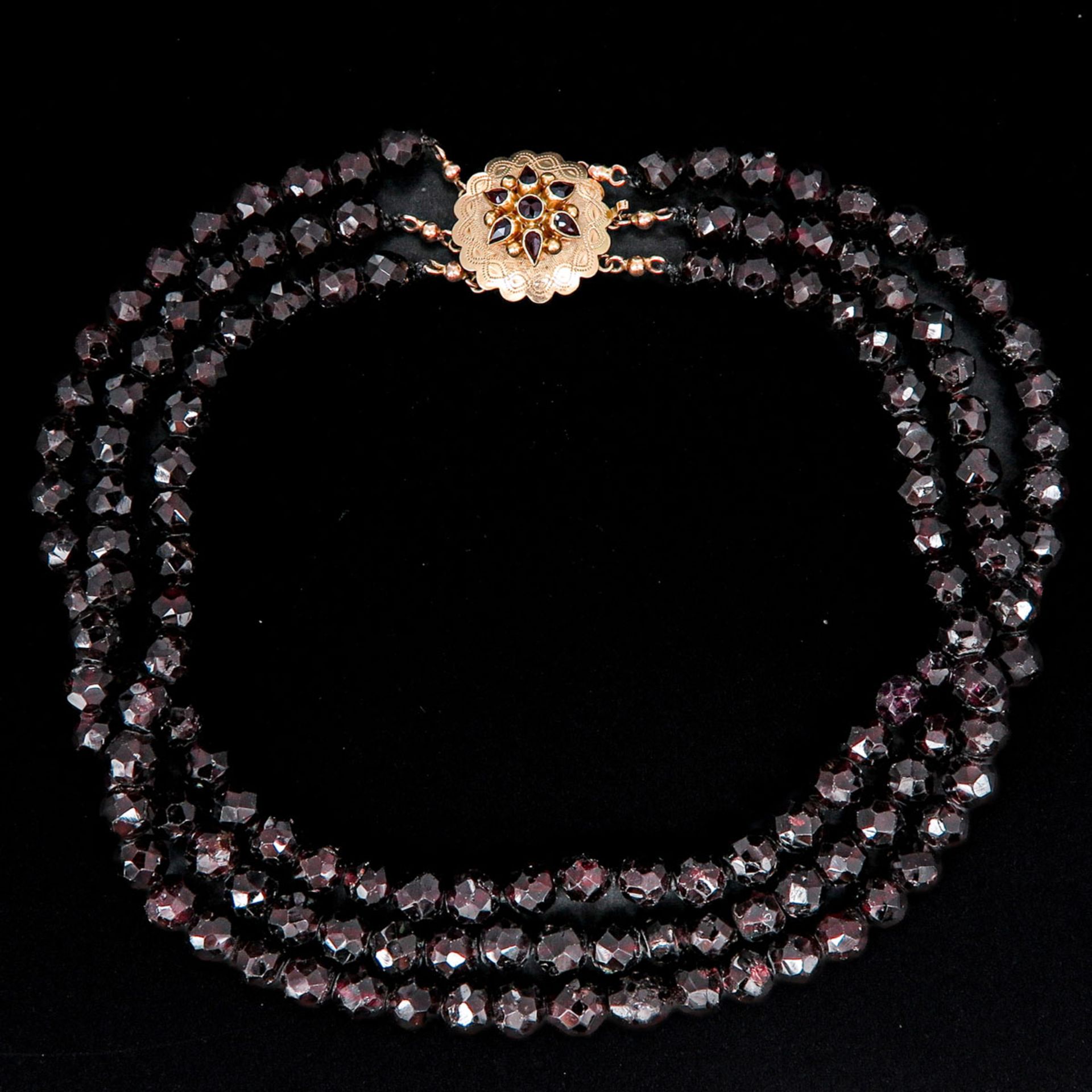 A Triple Strand Garnet Necklace and 14KG Ring - Image 2 of 4