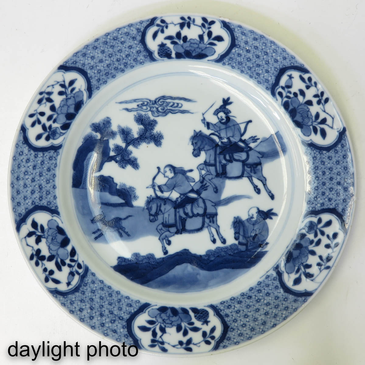 A Pair of Blue and White Plates - Image 7 of 10