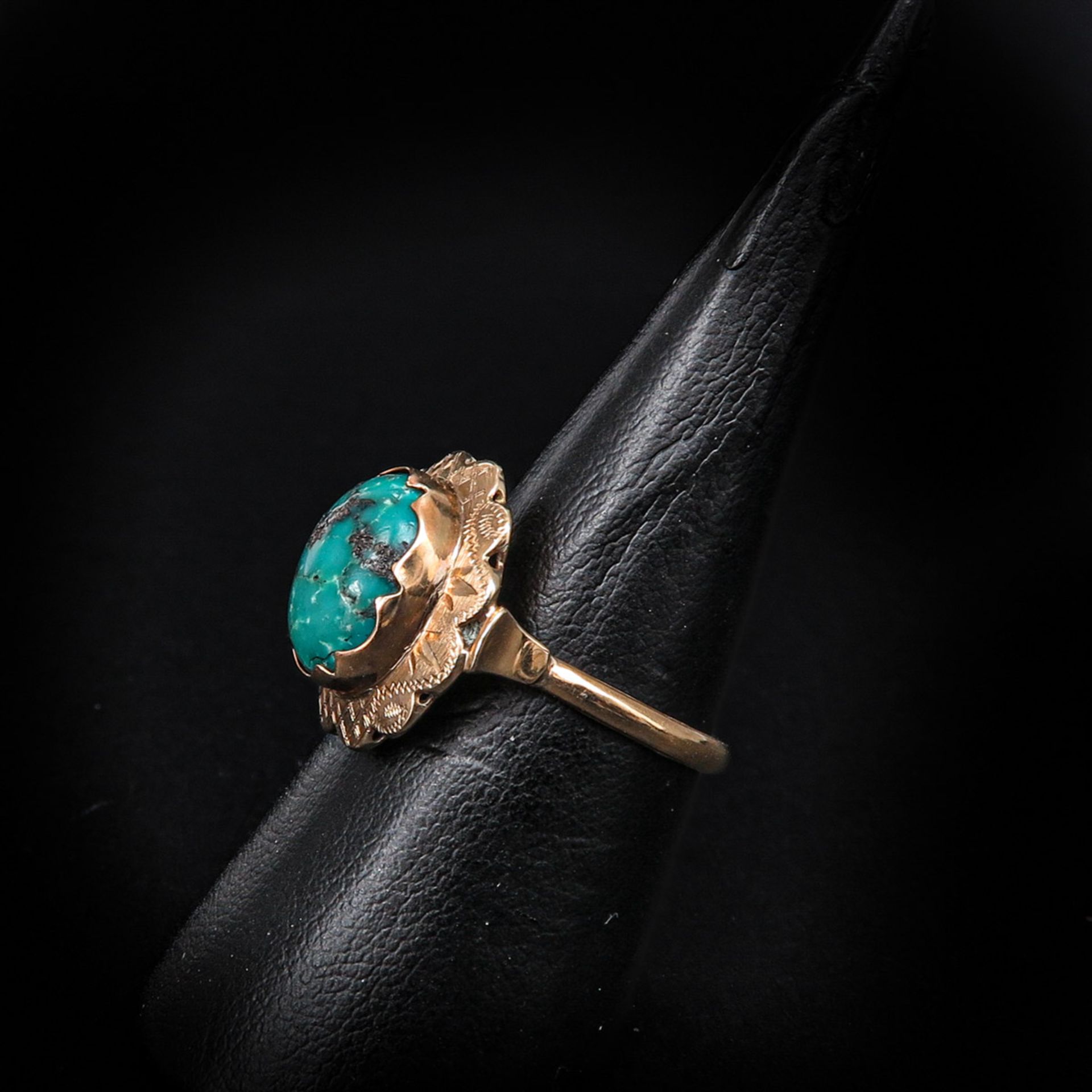 A Turquoise Necklace and Ring along with a Garnet Necklace and Ring - Image 5 of 7