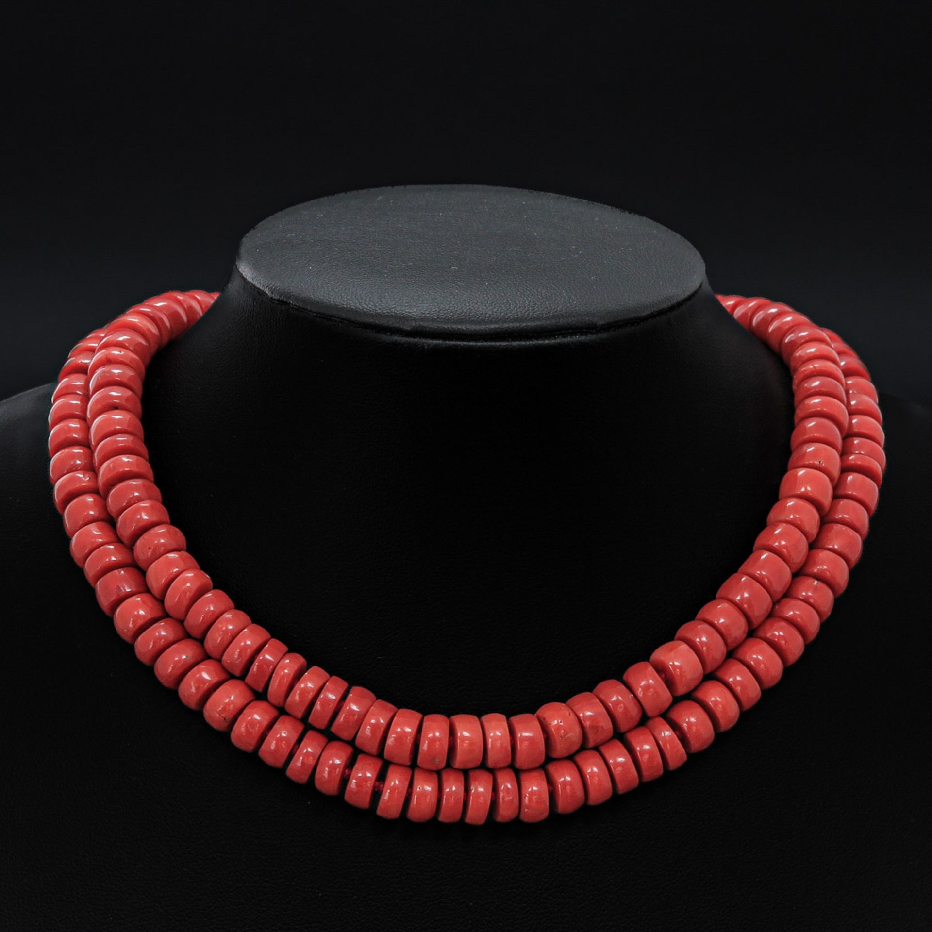 A Double Strand Red Coral Necklace - Image 4 of 4