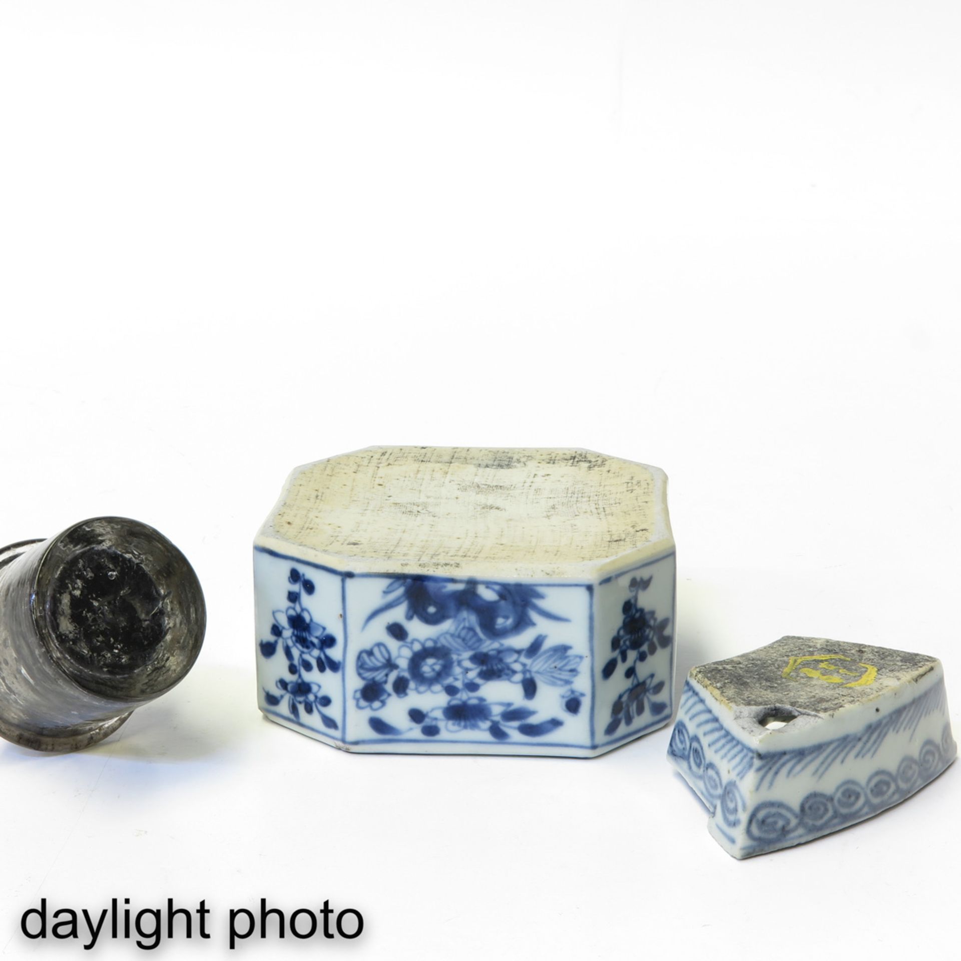 A Blue and White Ink Well - Image 8 of 9