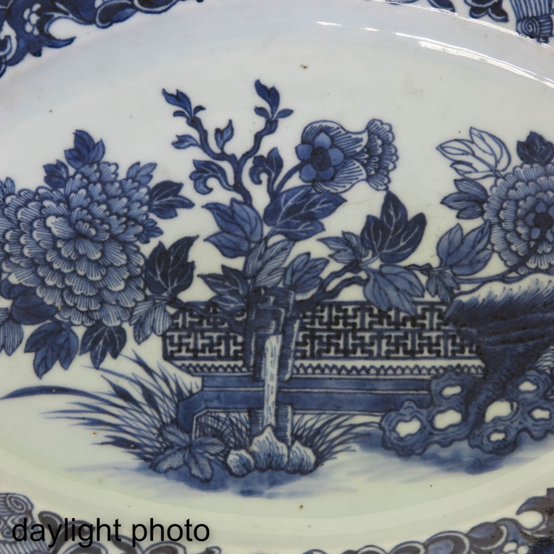 A Lot of 2 Blue and White Serving Trays - Image 9 of 10