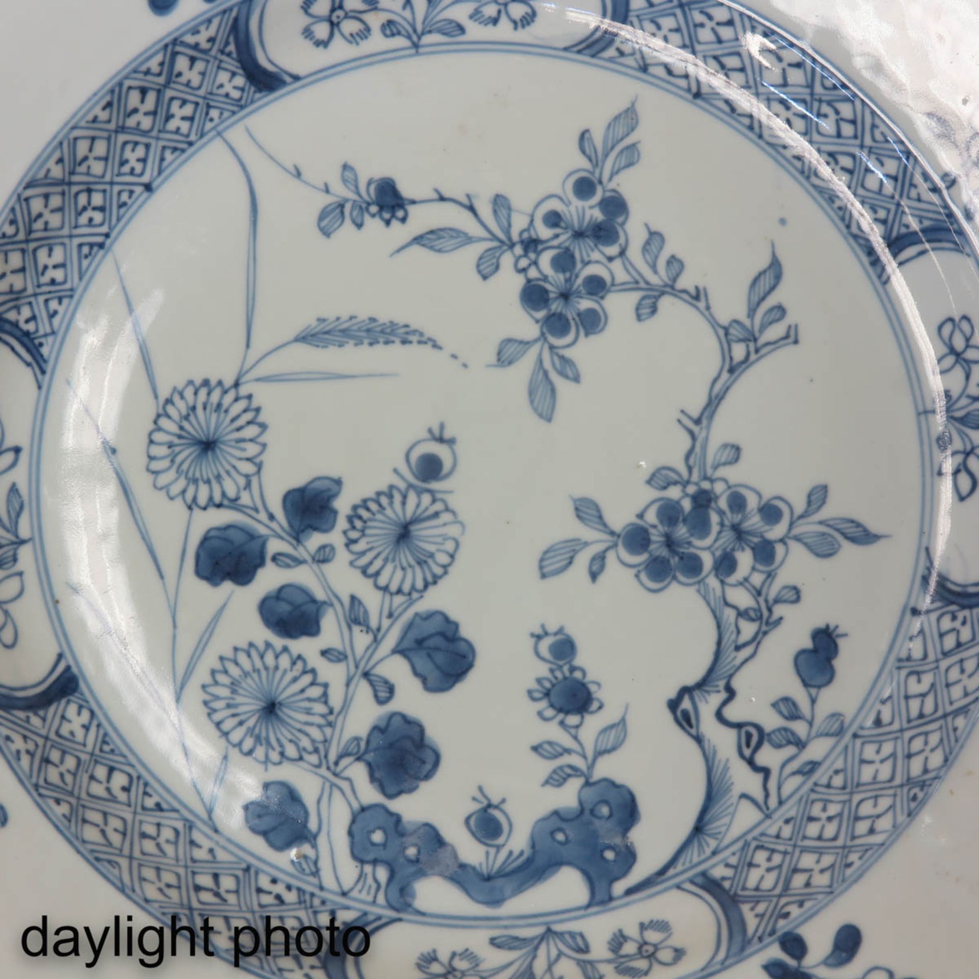 A Lot of 2 Blue and White Plates - Image 9 of 9