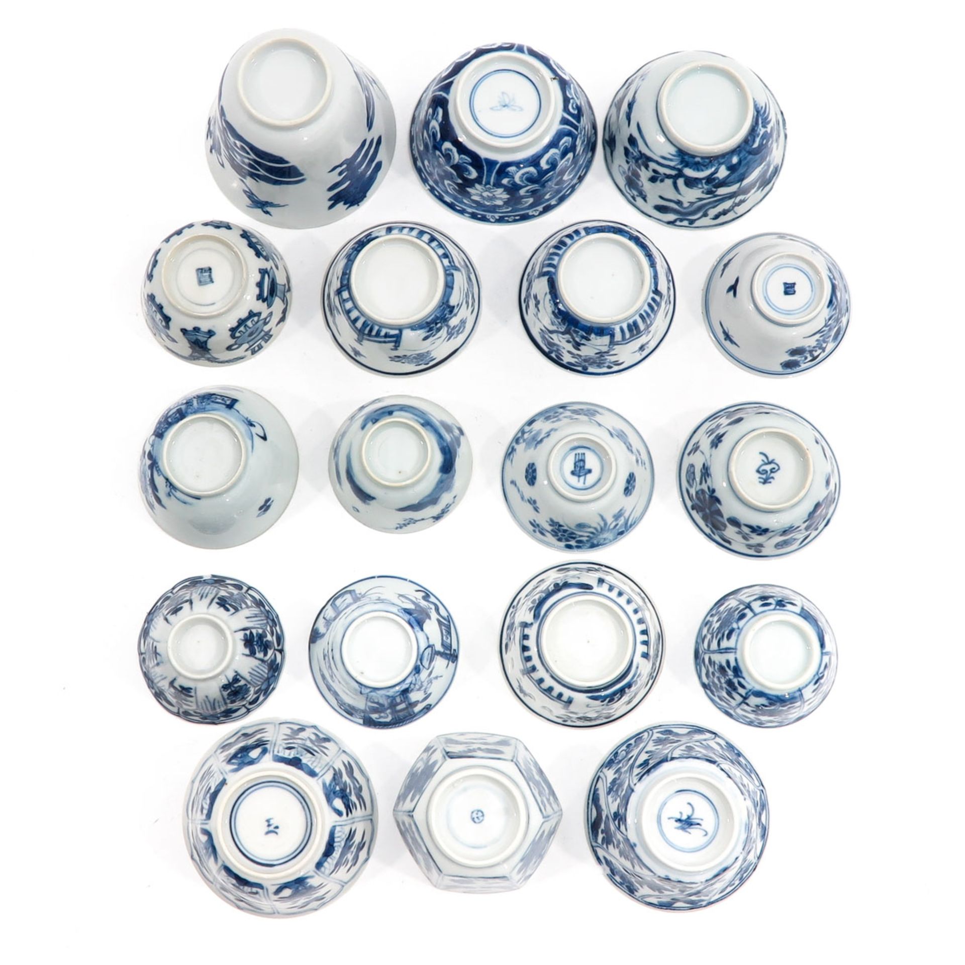 A Collection of Blue and White Cups - Bild 6 aus 8