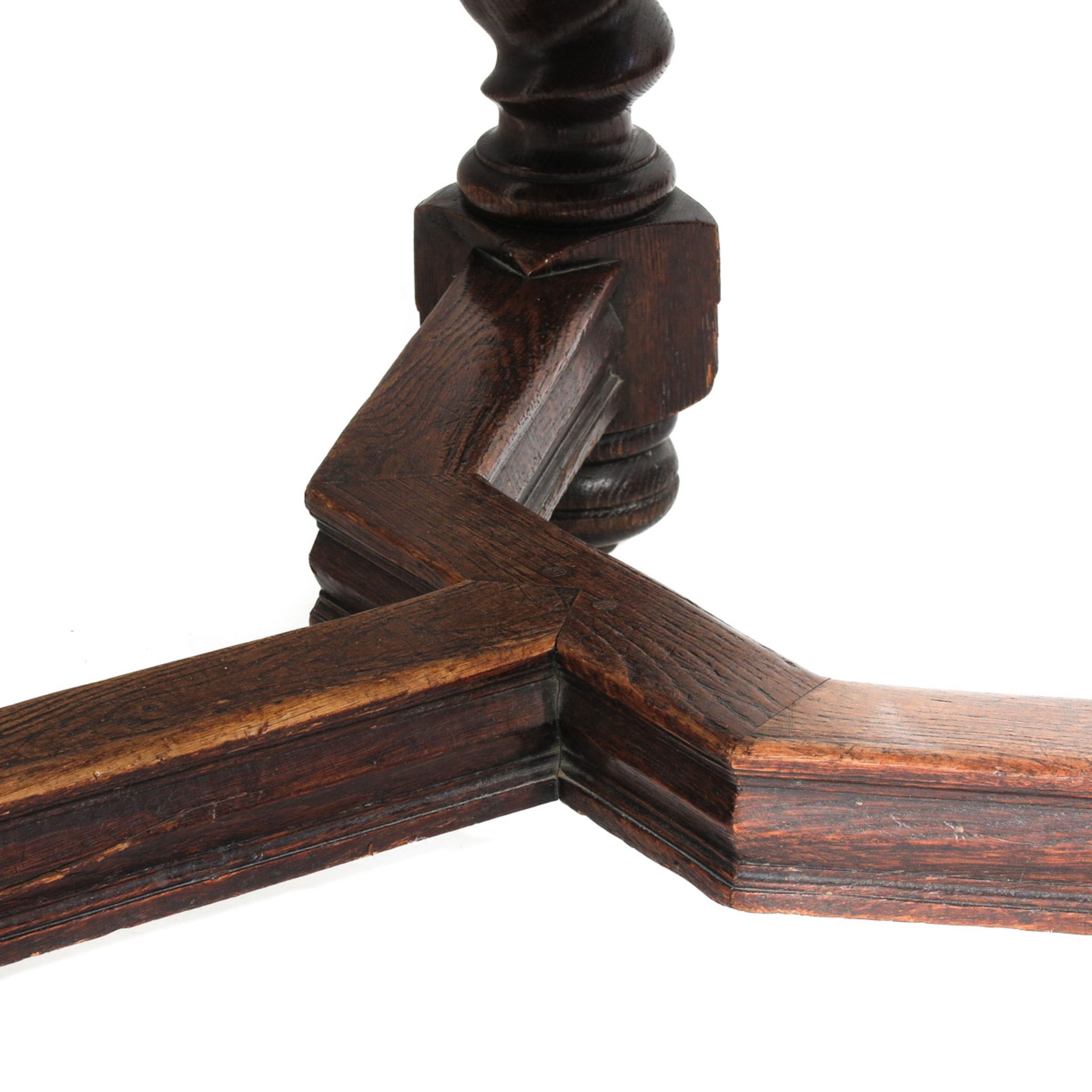 A 19th Century Oak Extension Table - Image 9 of 9