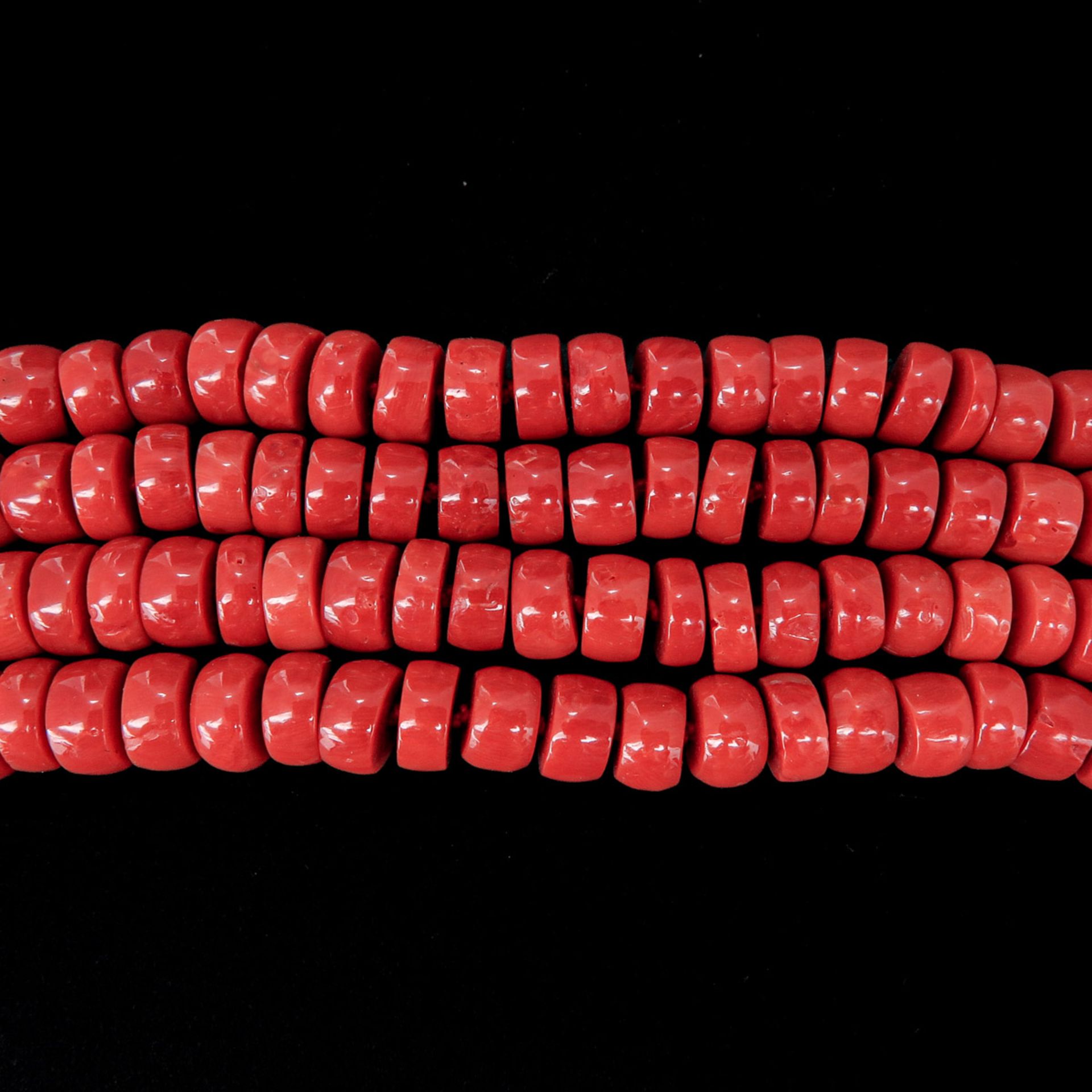 A Double Strand Red Coral Necklace - Image 2 of 4