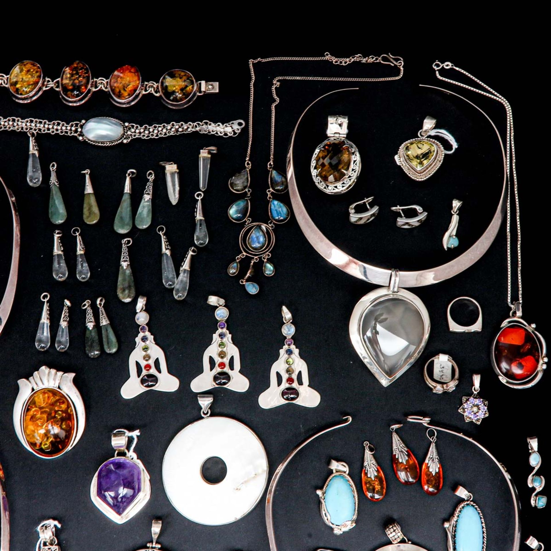 A Large Collection of Silver Jewelry - Image 3 of 5