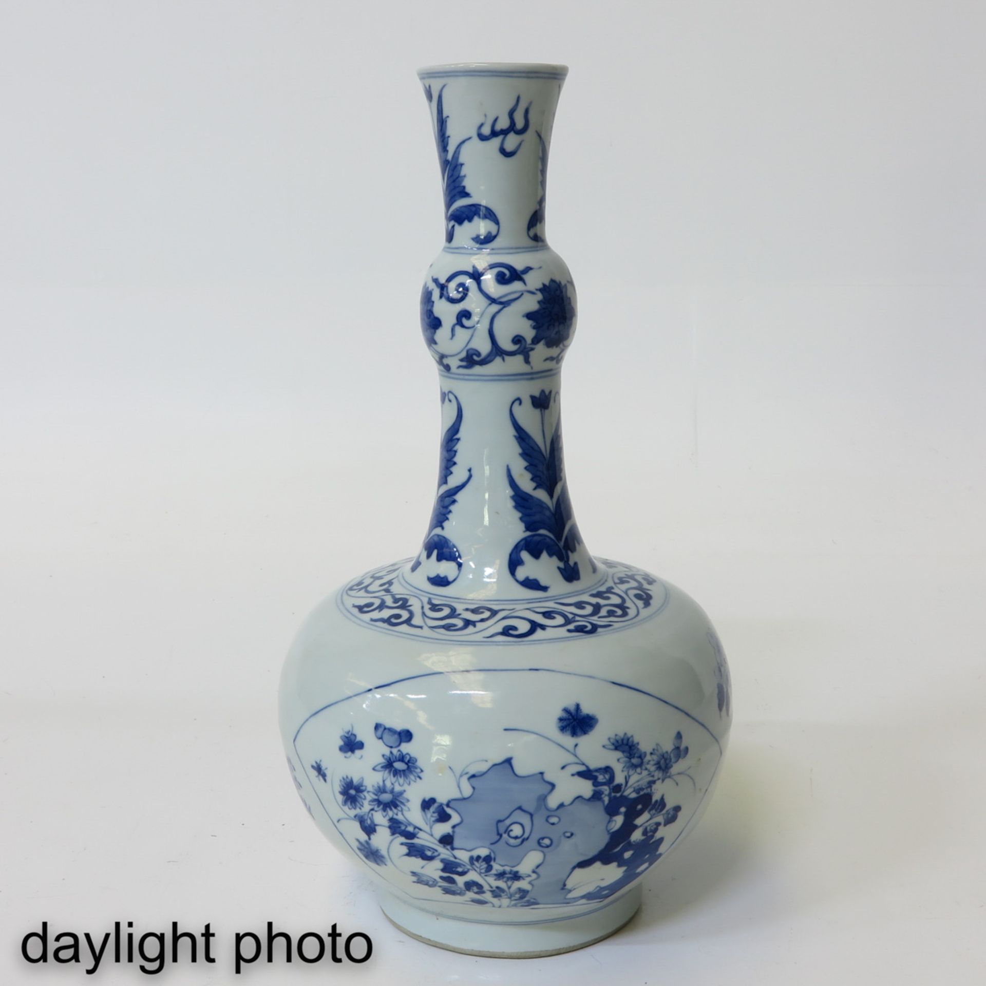 A Blue and White Gourd Vase - Image 7 of 9