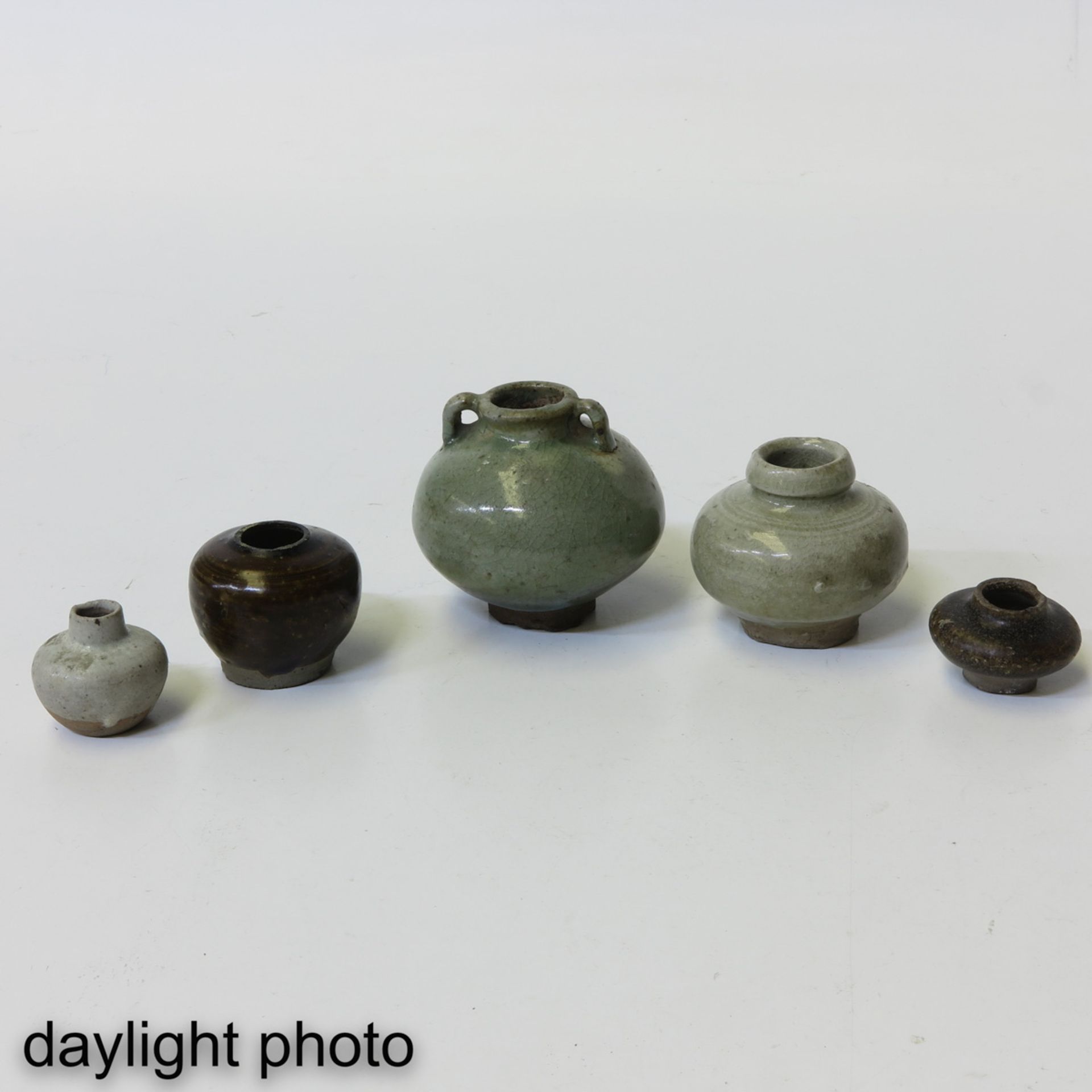 A Collection of Chinese Pottery - Bild 7 aus 8