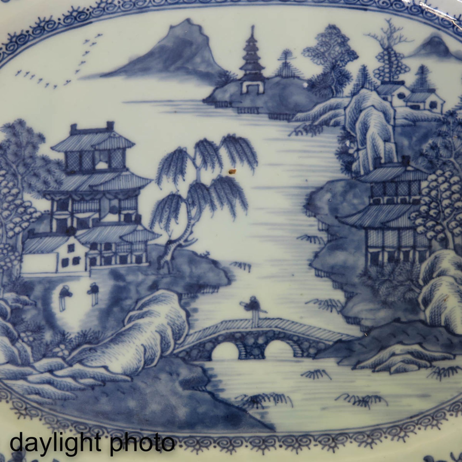A Lot of 2 Blue and White Serving Trays - Image 10 of 10