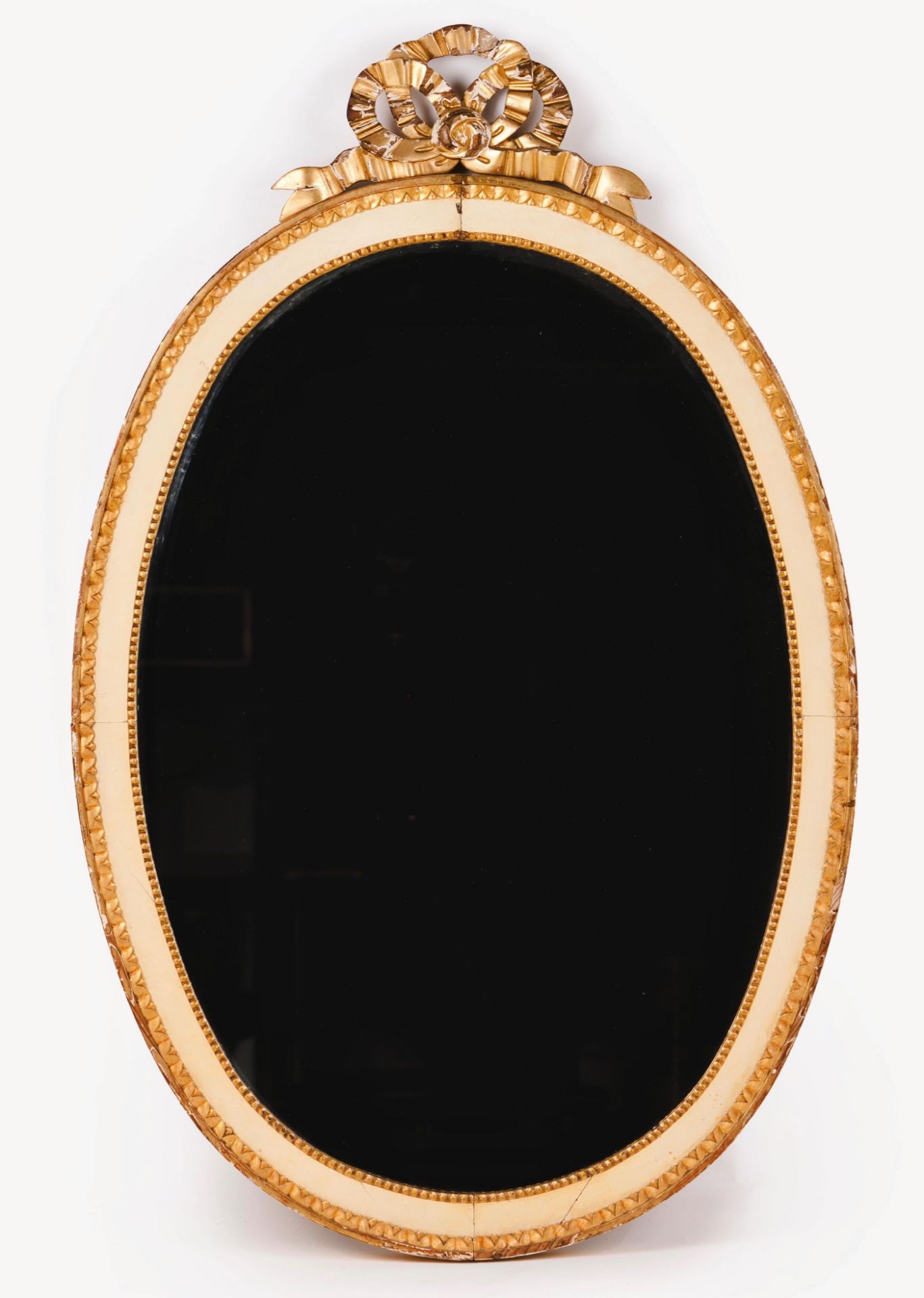 An oval D.Maria style mirror