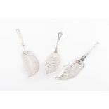 Three serving spatulasPortuguese silver, 19th century Pierced and chiselled slices and grooved and