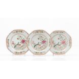 A set of three octagonal platesChinese export porcelain Polychrome "Famille Rose" enamelled