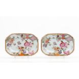 A pair of octagonal serving plattersExport porcelain Polychrome and gilt "Famille Rose" enamelled