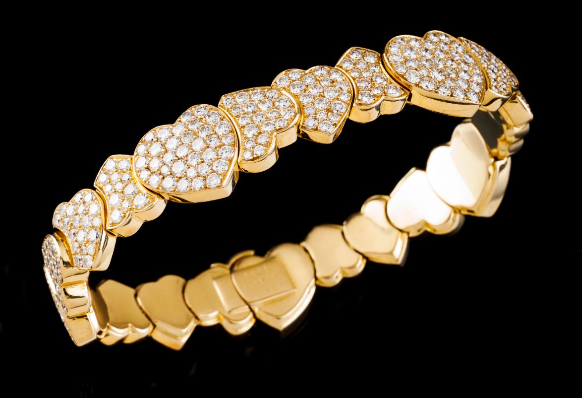 A Fred braceletGold Articulated heart shaped elements set in pavé with 425 brilliant cut diamonds