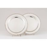 Pair of dishesIn portuguese silver Plain background with beaded edge Contrast Javali 833/1000 (