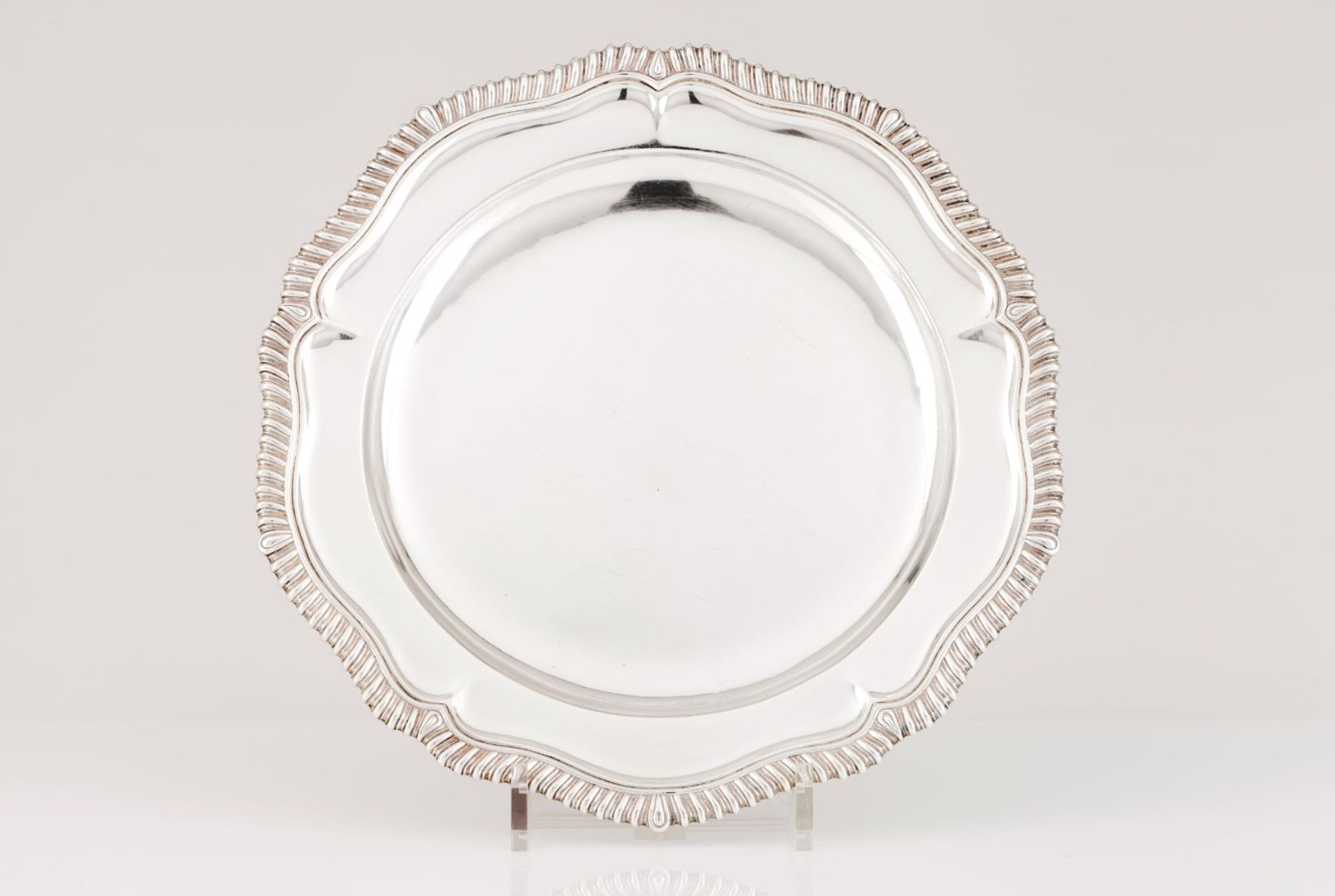 A salverPortuguese silver "Leitão & Irmão" dinner set Plain centre, grooved lip with scalloped