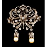 A brooch/pendantWhite gold Floral motifs decoration set with antique brilliant cut diamonds and