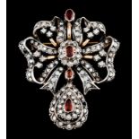 A large brooch/pendantGold and silver Large bow set with 89 antique cut diamonds totalling (ca. 4.