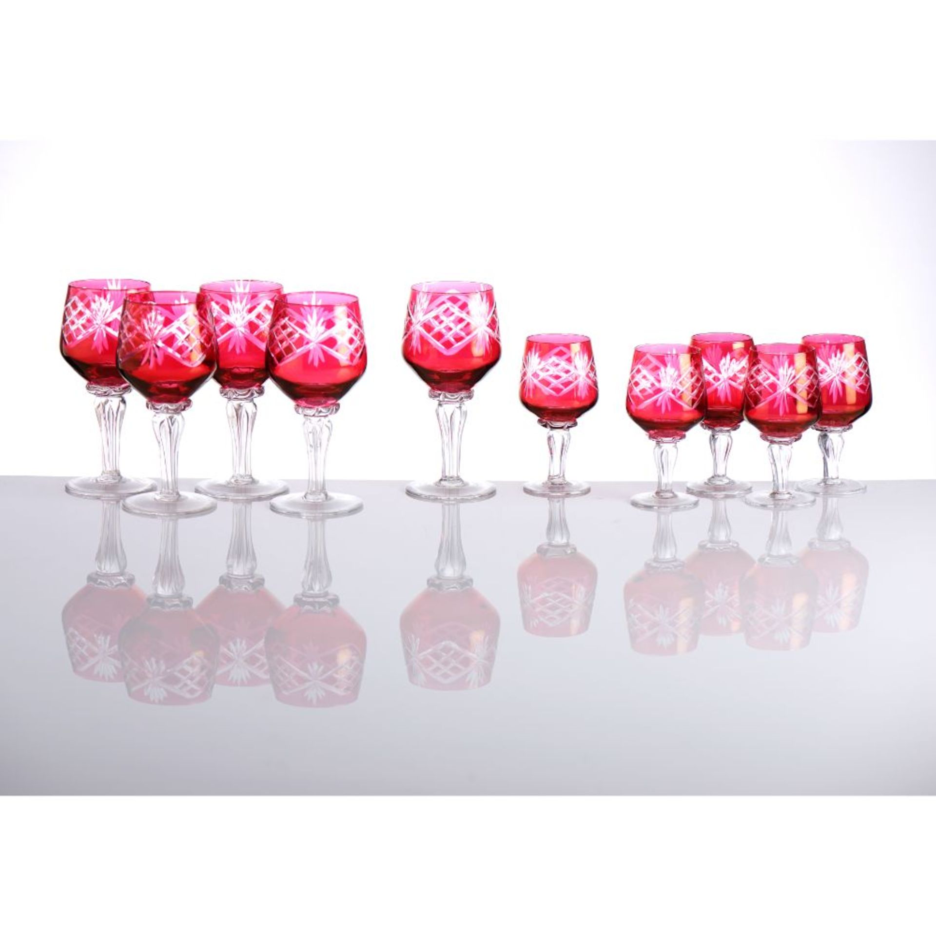 A set of 10 drinking glasses